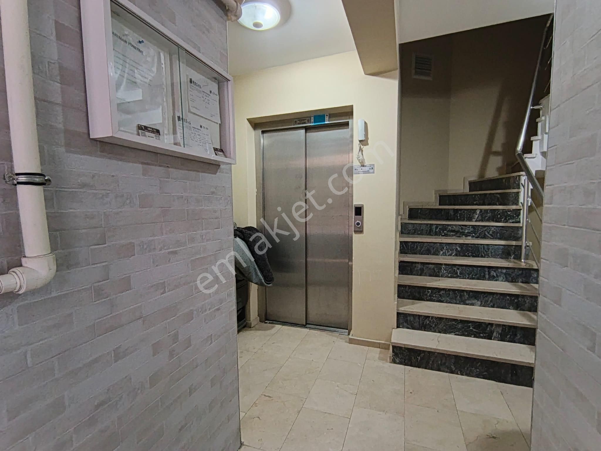 Çekmeköy Mh Merkez Mh Köroğlu Cad Üstünde Satılık 1+1 65m² Yüksek Giriş Daire - Görsel 11