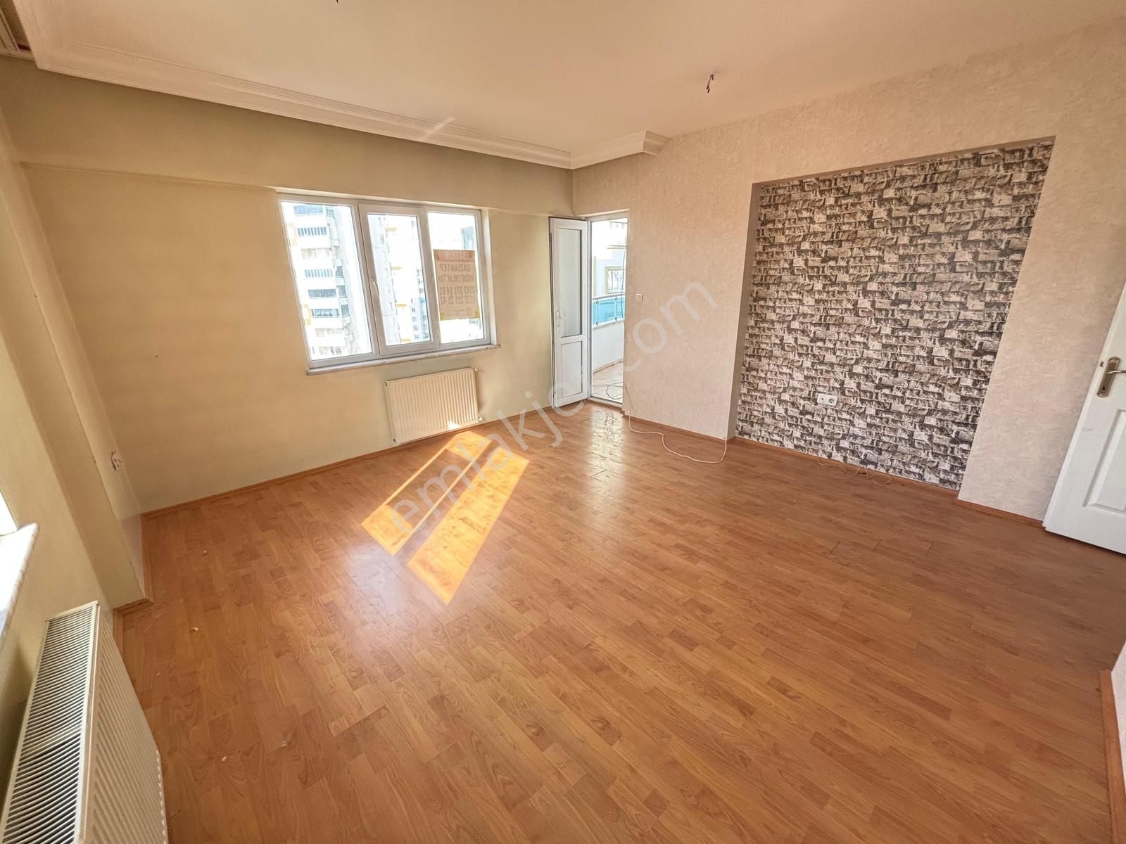 Aktif Gayrimenkul'den Fırsat 3+1 Site İçinde Satılık Daire..