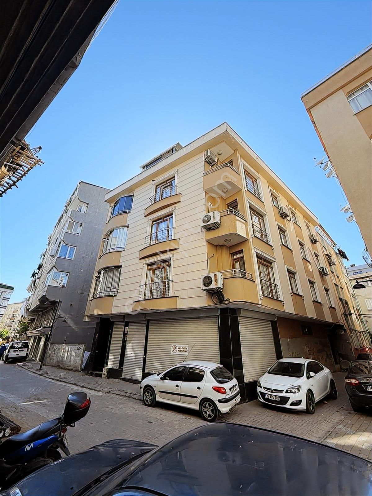 Altın Emlaktan Zeytinburnu Merkezde 4+1 170 M2 Geniş Daire