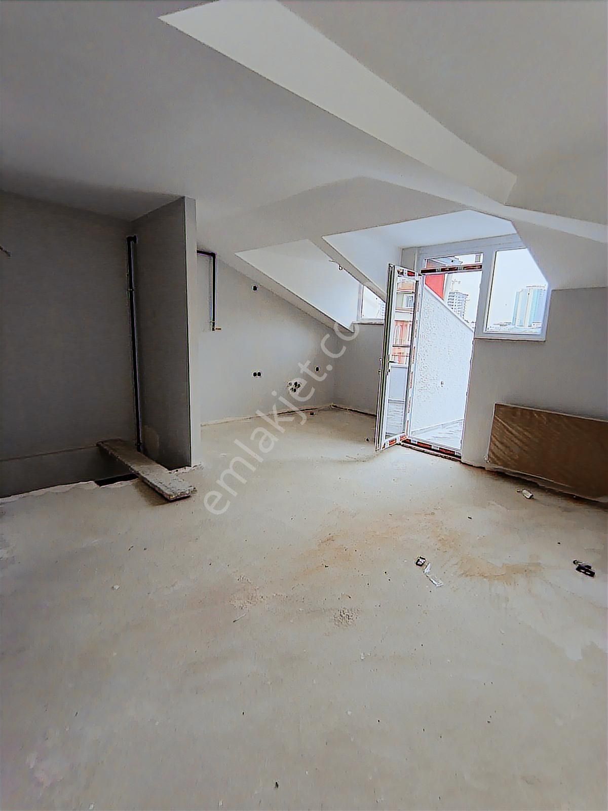 Kanarya'da Kapalı Otoparklı, Göl Manzaralı Sıfır 3+2 Dubleks - Görsel 12