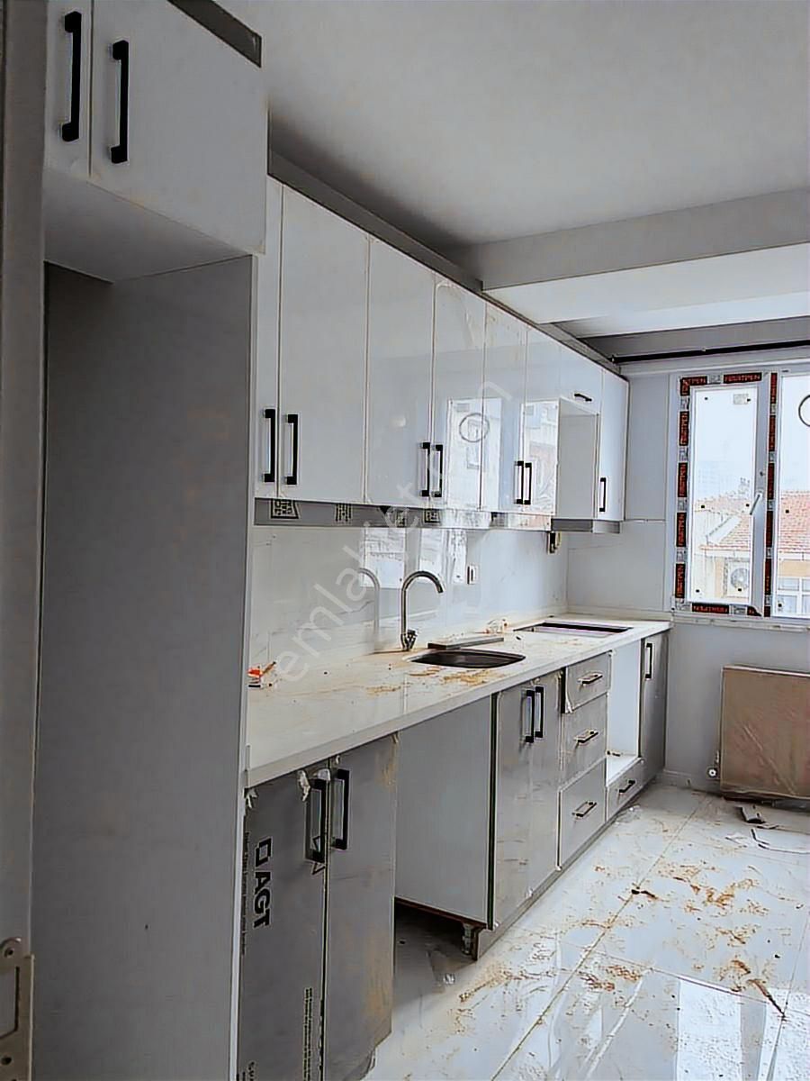 Kanarya'da Kapalı Otoparklı, Göl Manzaralı Sıfır 3+2 Dubleks - Görsel 17