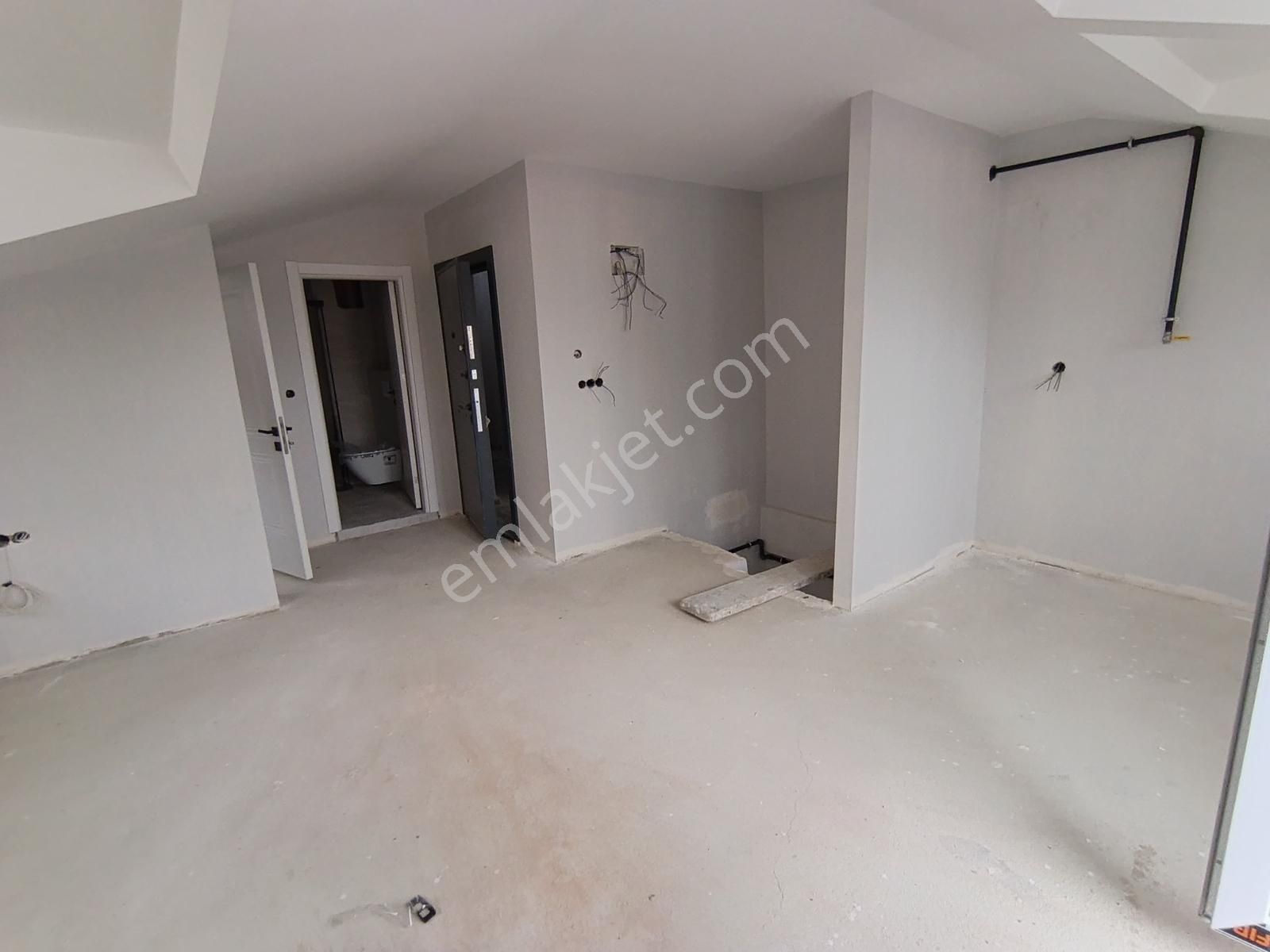 Kanarya'da Kapalı Otoparklı, Göl Manzaralı Sıfır 3+2 Dubleks - Görsel 13