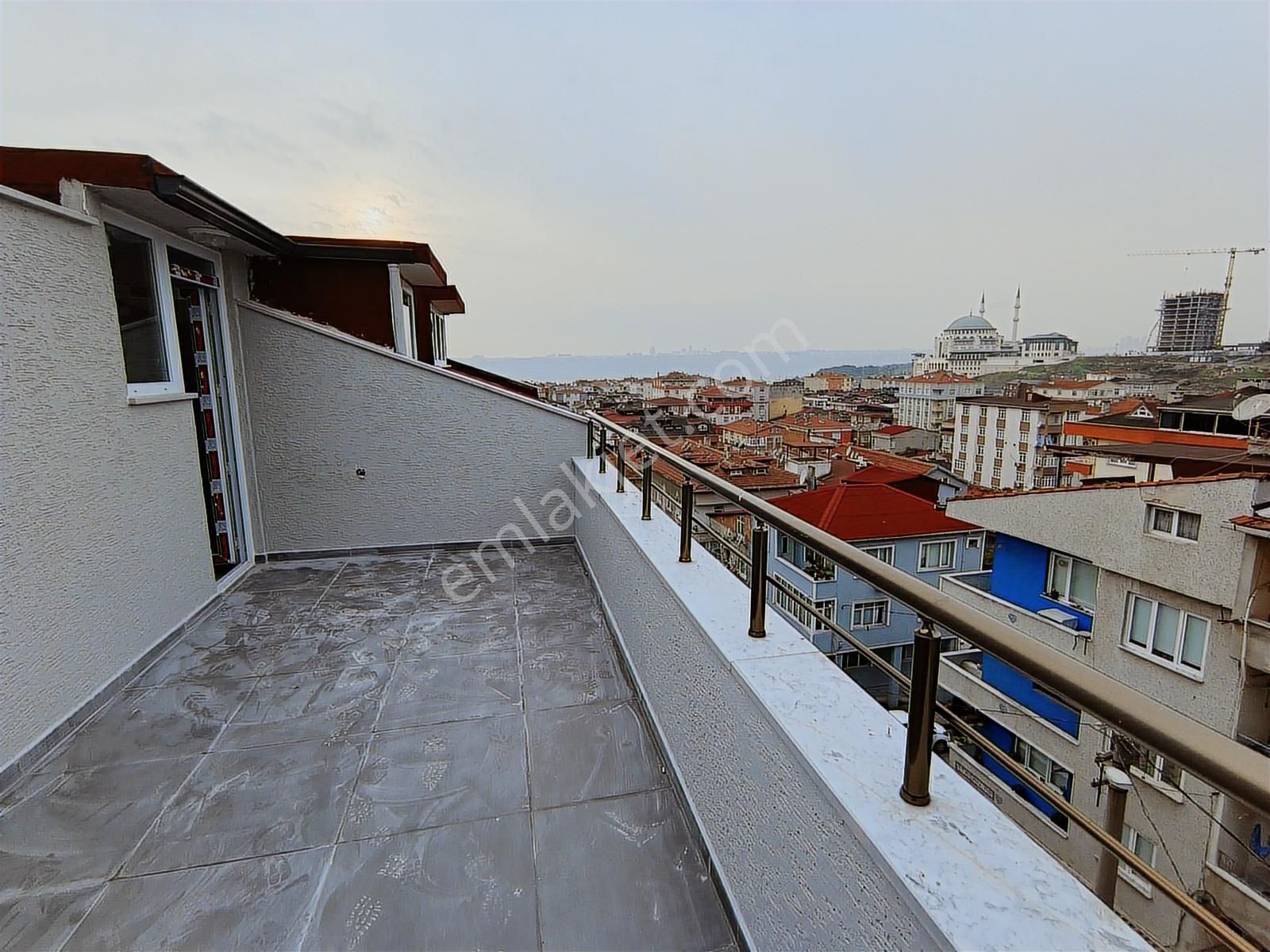 Kanarya'da Kapalı Otoparklı, Göl Manzaralı Sıfır 3+2 Dubleks - Görsel 35