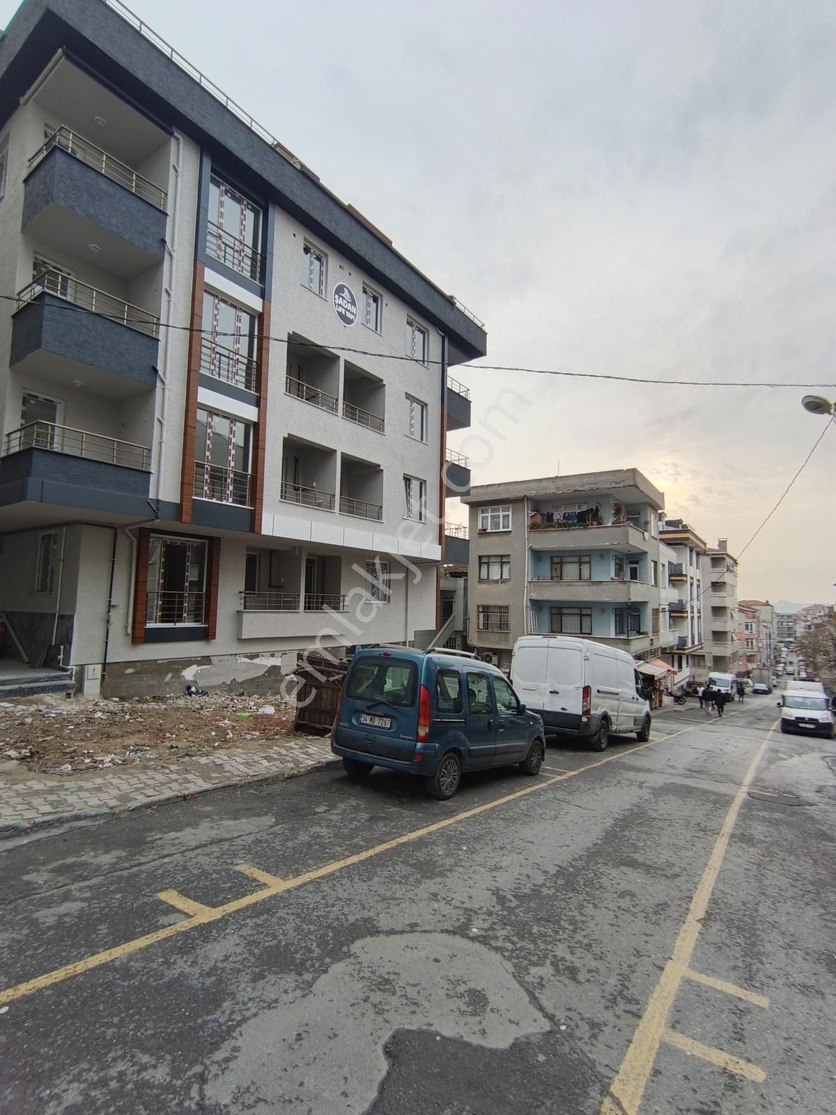 Kanarya'da Kapalı Otoparklı, Göl Manzaralı Sıfır 3+2 Dubleks