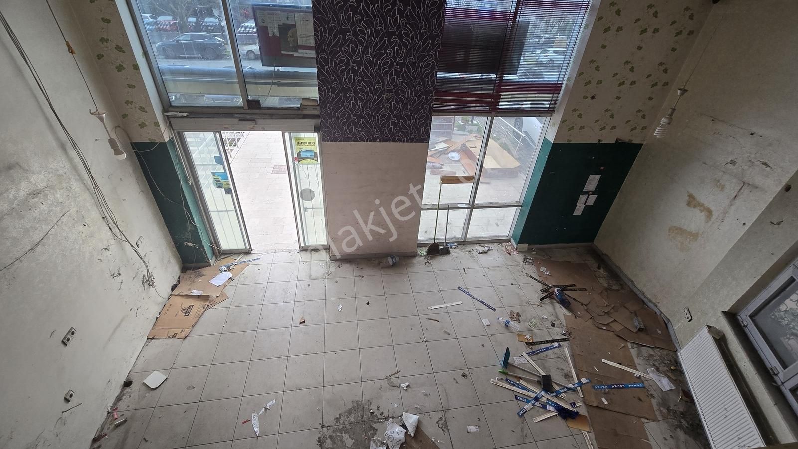 Ekol Center İş Merkezinde Köşe Konum Kiralık Dükkan - Görsel 20