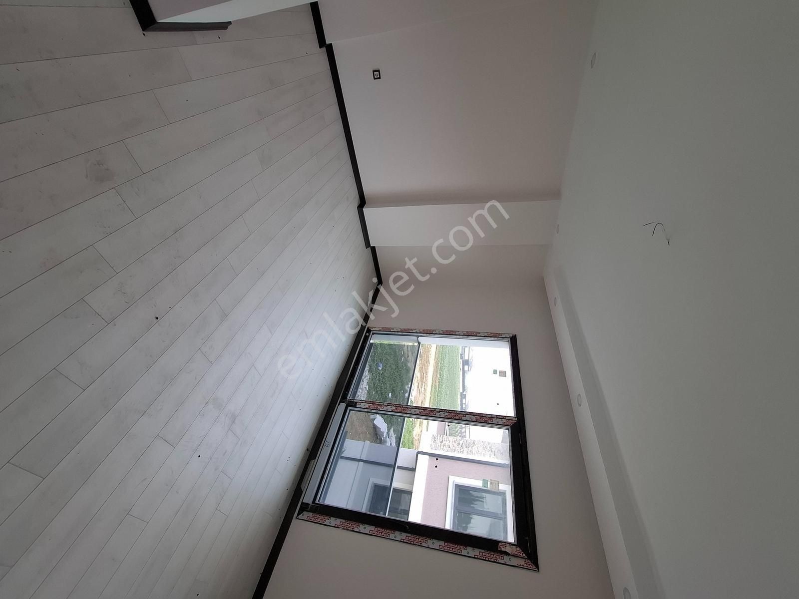 Altın Emlaktan Selimpaşada Site İçersinde Villa - Görsel 22