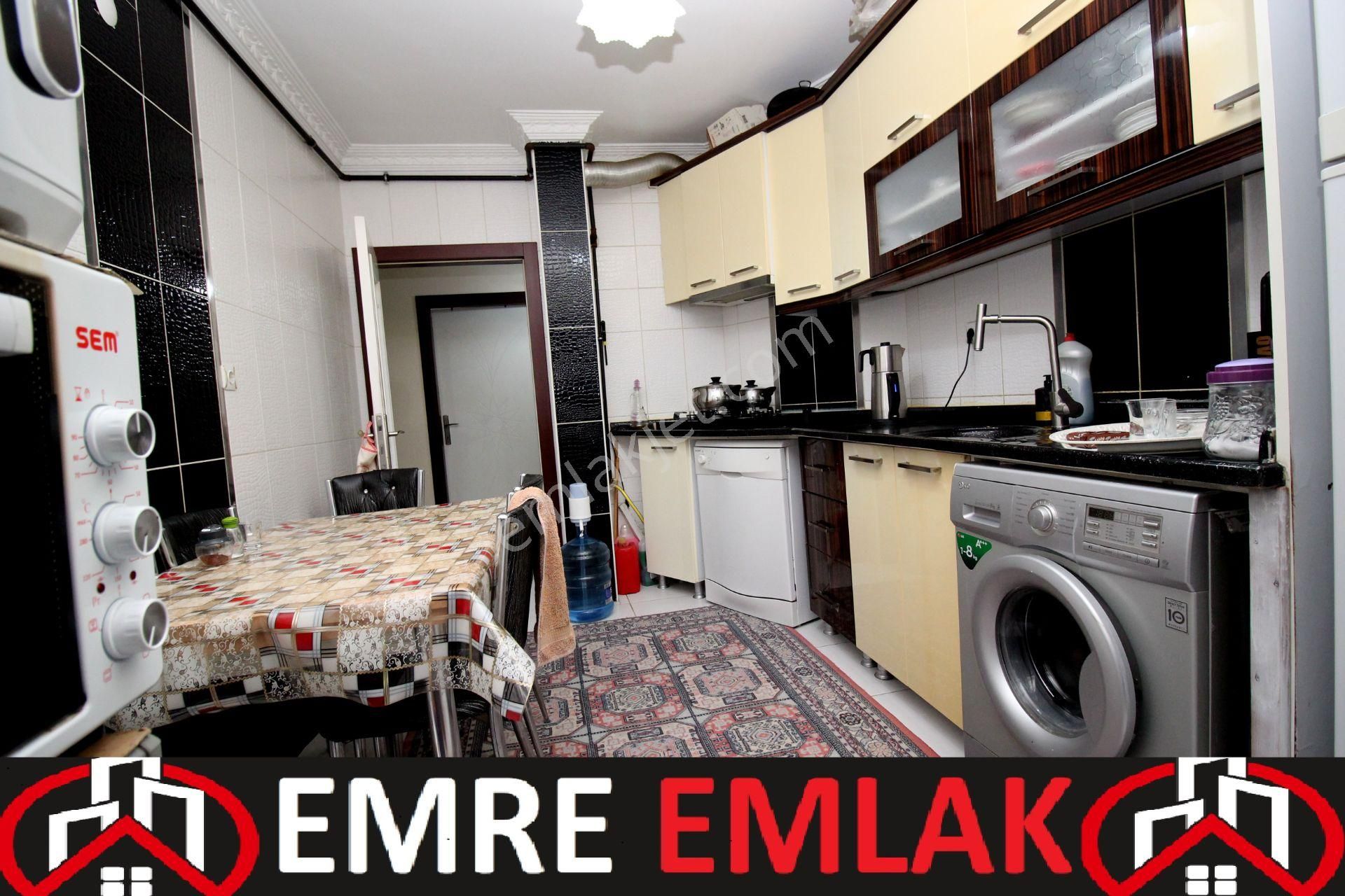 Emre Emlak'tan Piyade'de Genç Bina'da Arakat Ön Cephe Satılık 3+1 Daire