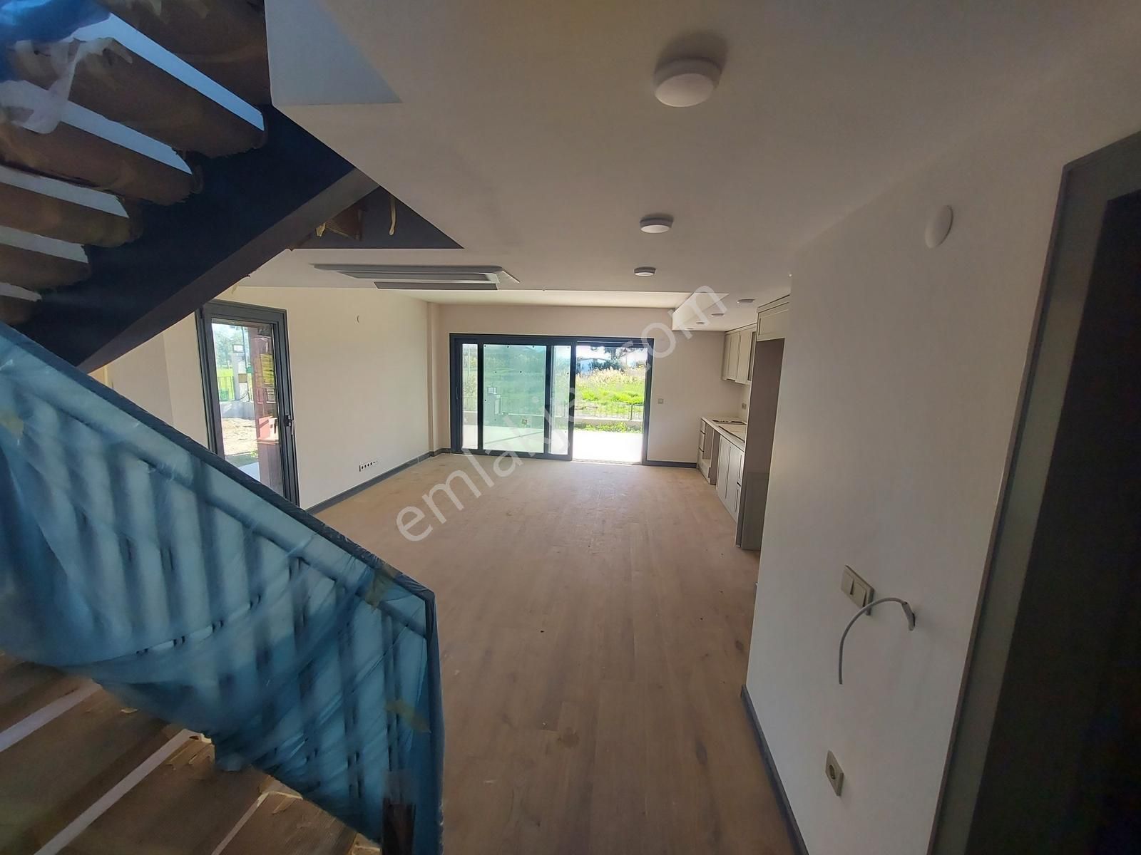 Seferihisar Doğanbeyde Satılık Deniz Manzaralı 3+1 Villa !!! - Görsel 3