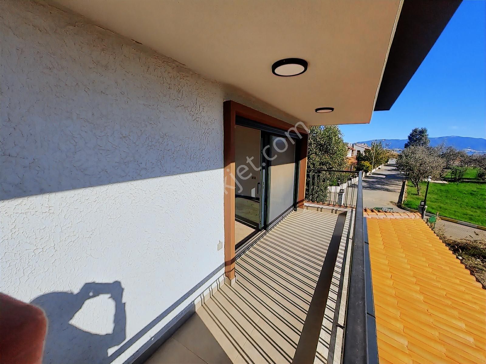 Seferihisar Doğanbeyde Satılık Deniz Manzaralı 3+1 Villa !!! - Görsel 19