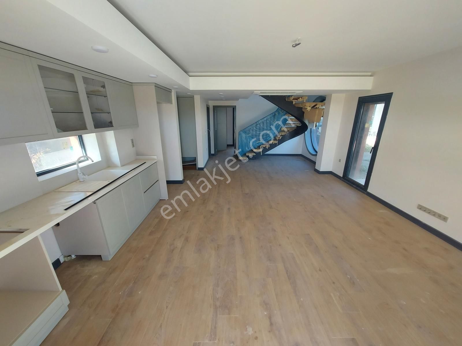 Seferihisar Doğanbeyde Satılık Deniz Manzaralı 3+1 Villa !!! - Görsel 14