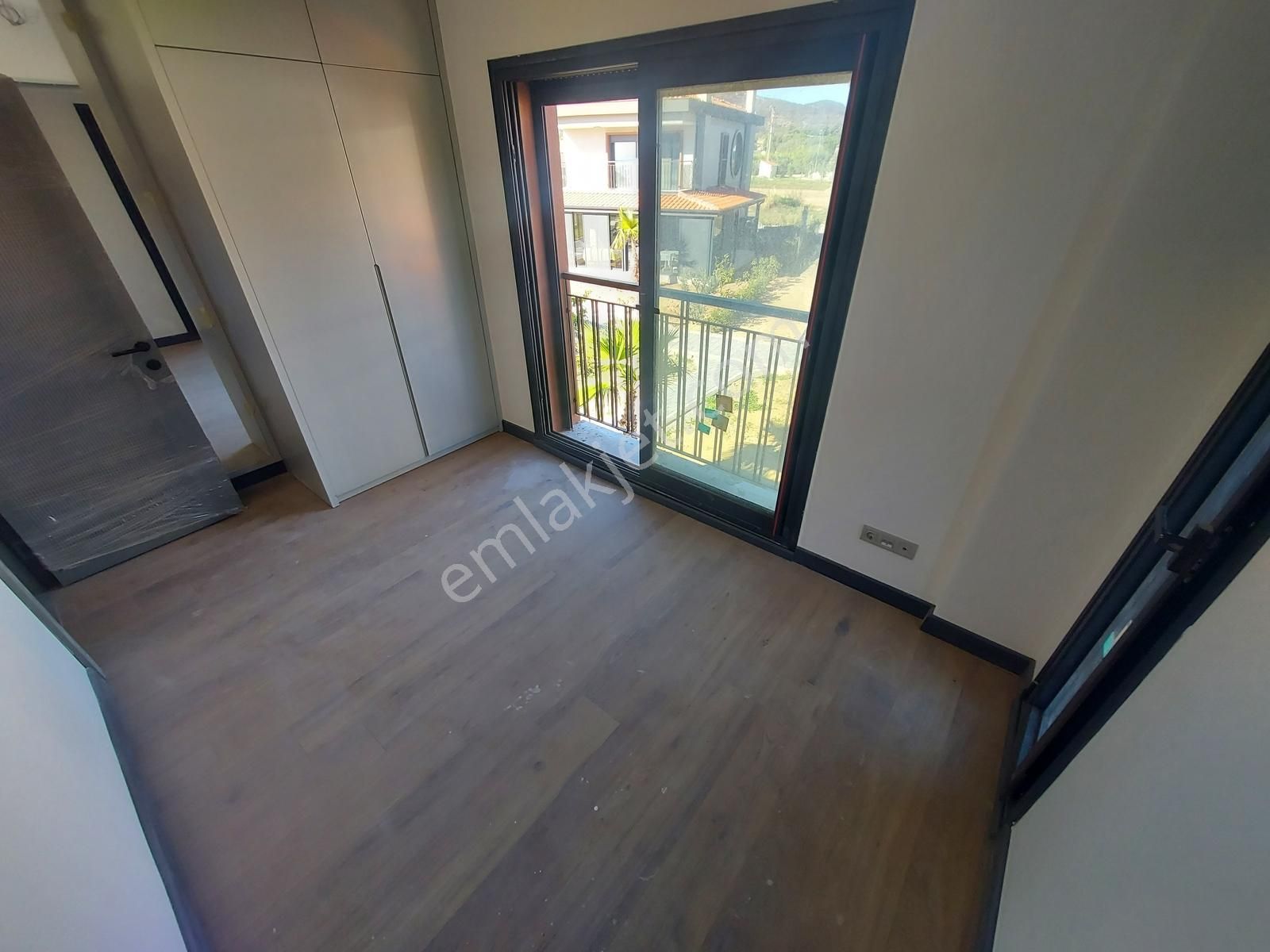 Seferihisar Doğanbeyde Satılık Deniz Manzaralı 3+1 Villa !!! - Görsel 17