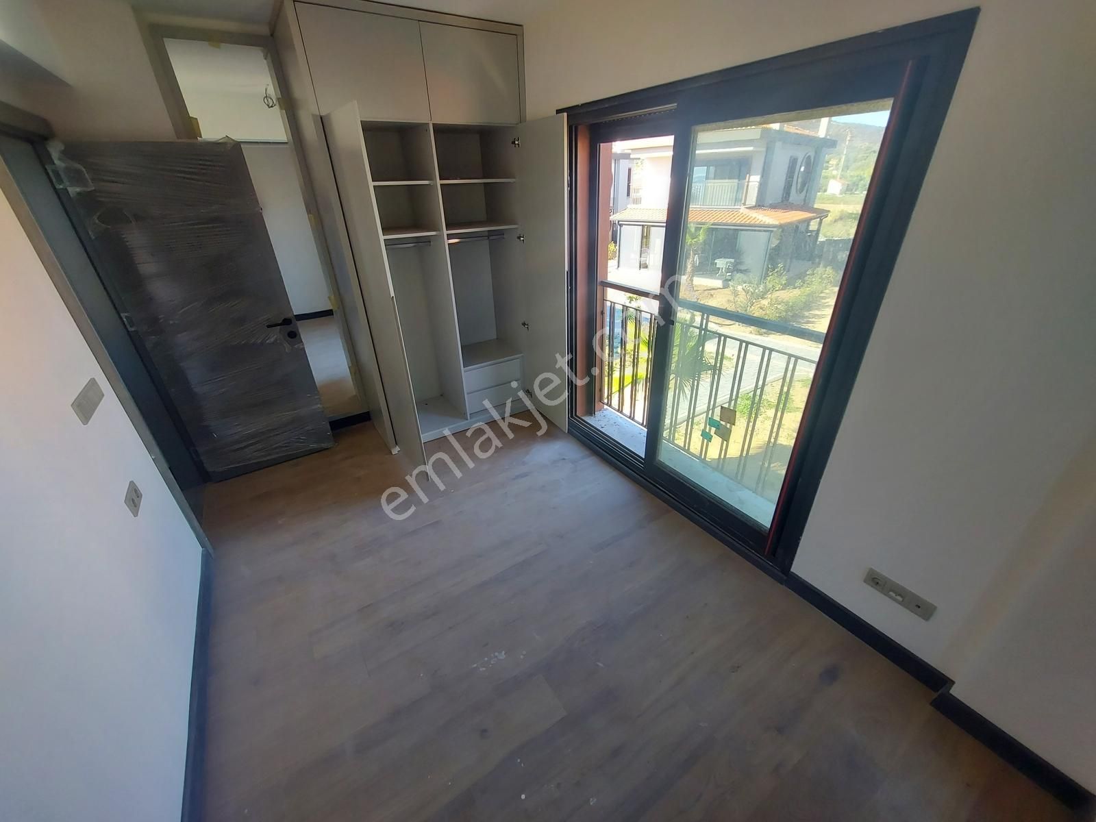 Seferihisar Doğanbeyde Satılık Deniz Manzaralı 3+1 Villa !!! - Görsel 16