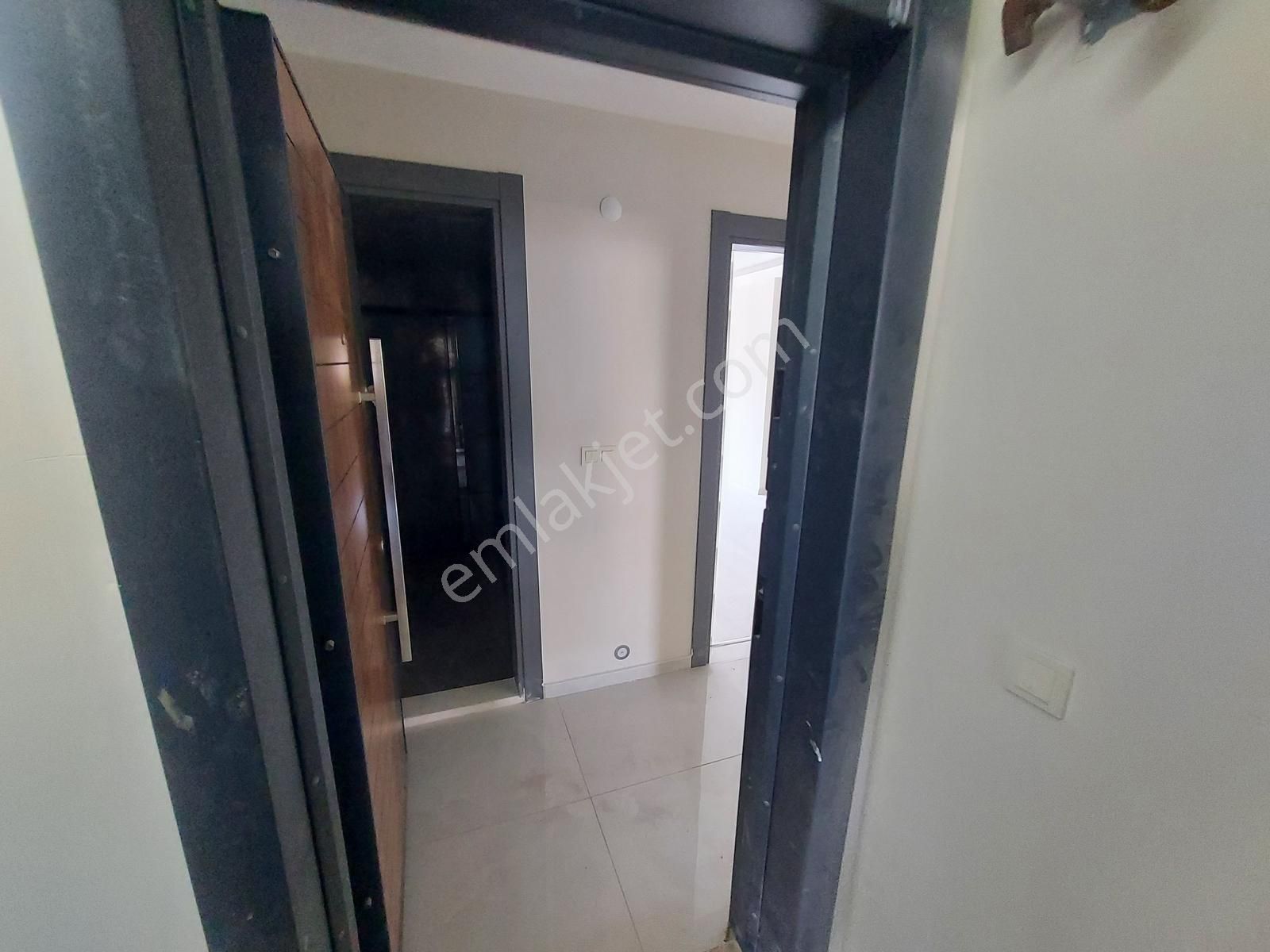 Seferihisar Camikebirde Satılık Ebeveyn Banyolu 2+1 Daire !!! - Görsel 2