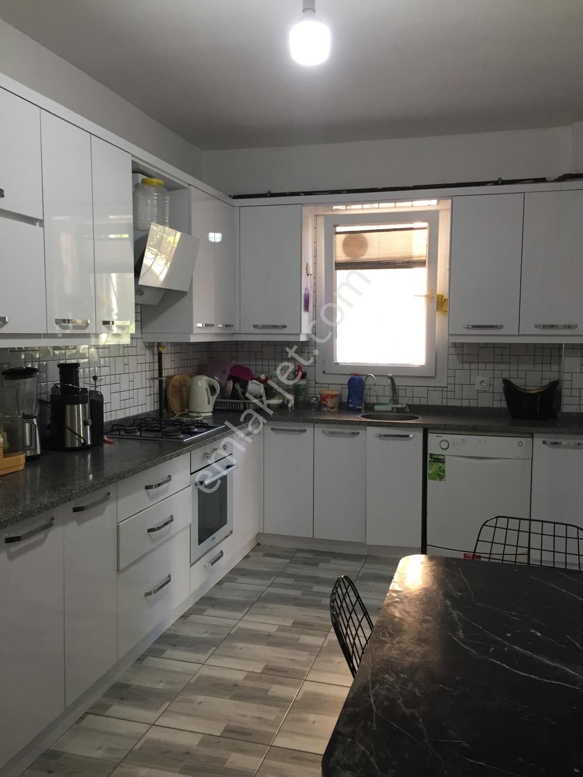 Kuşadası Kadınlar Denizi 3+1 180m2 Daire