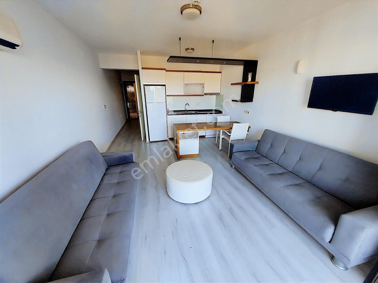 Çeşme Merkezde Site İçi Deniz Manzaralı Satılık 1+1 Daire