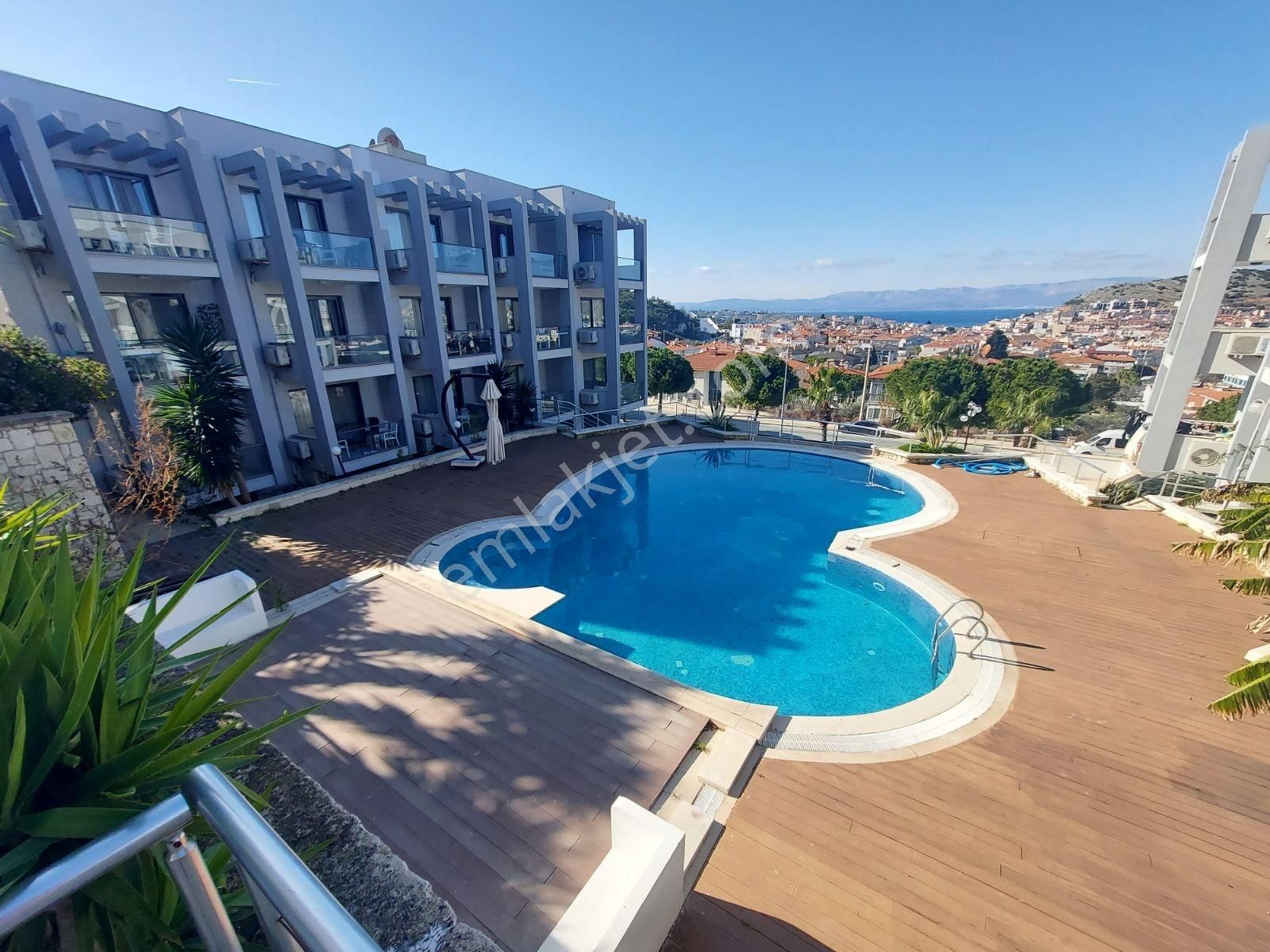 Çeşme Merkezde Site İçi Deniz Manzaralı Satılık 1+1 Daire - Görsel 26