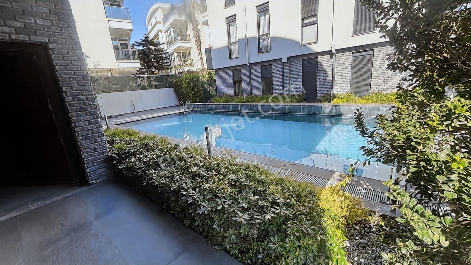 Güzelobada Havuzlu Güvenlikli Sitede Eşyalı Kiralık 1+1 Daire - Görsel 17