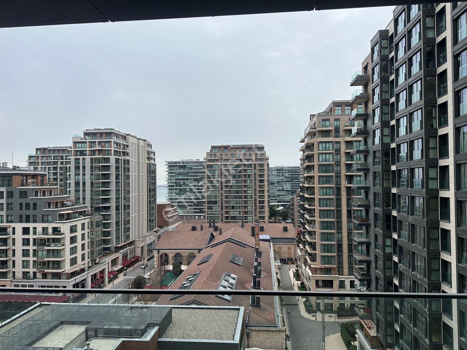 Çiğdem Emlak'tan Büyükyalıda Ayrı Mutfak Balkonlu 2+1 Satılık