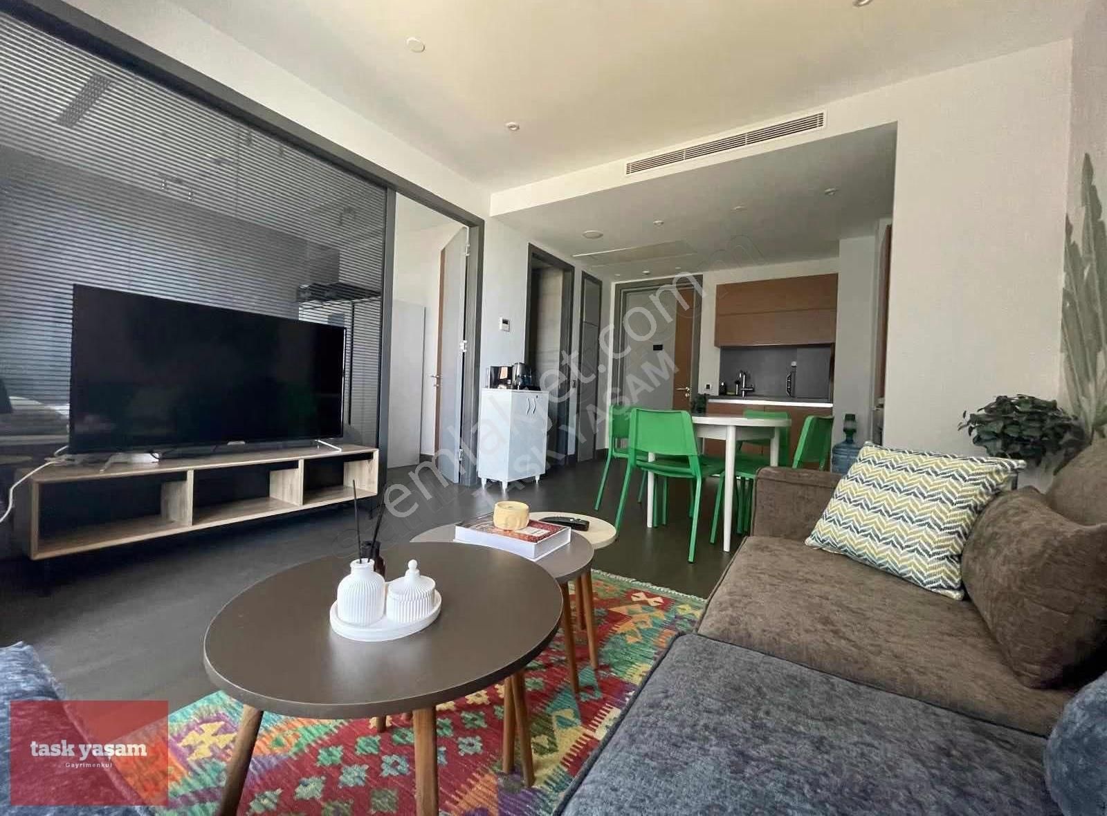 Selenıum Retroda Kiralık Eşyalı 1+1 Ofis Katı - Görsel 3