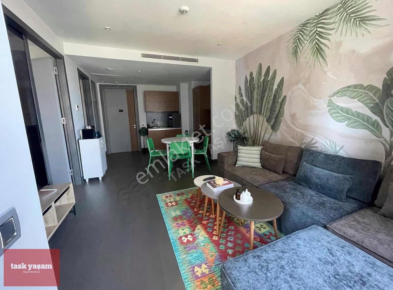 Selenıum Retroda Kiralık Eşyalı 1+1 Ofis Katı