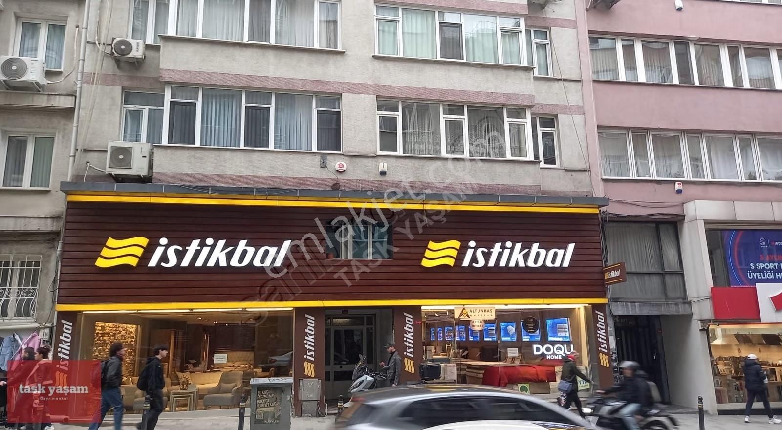 Kurtuluş Caddesi'nin Göbeğinde 240m2 3+1 Satılık Daire