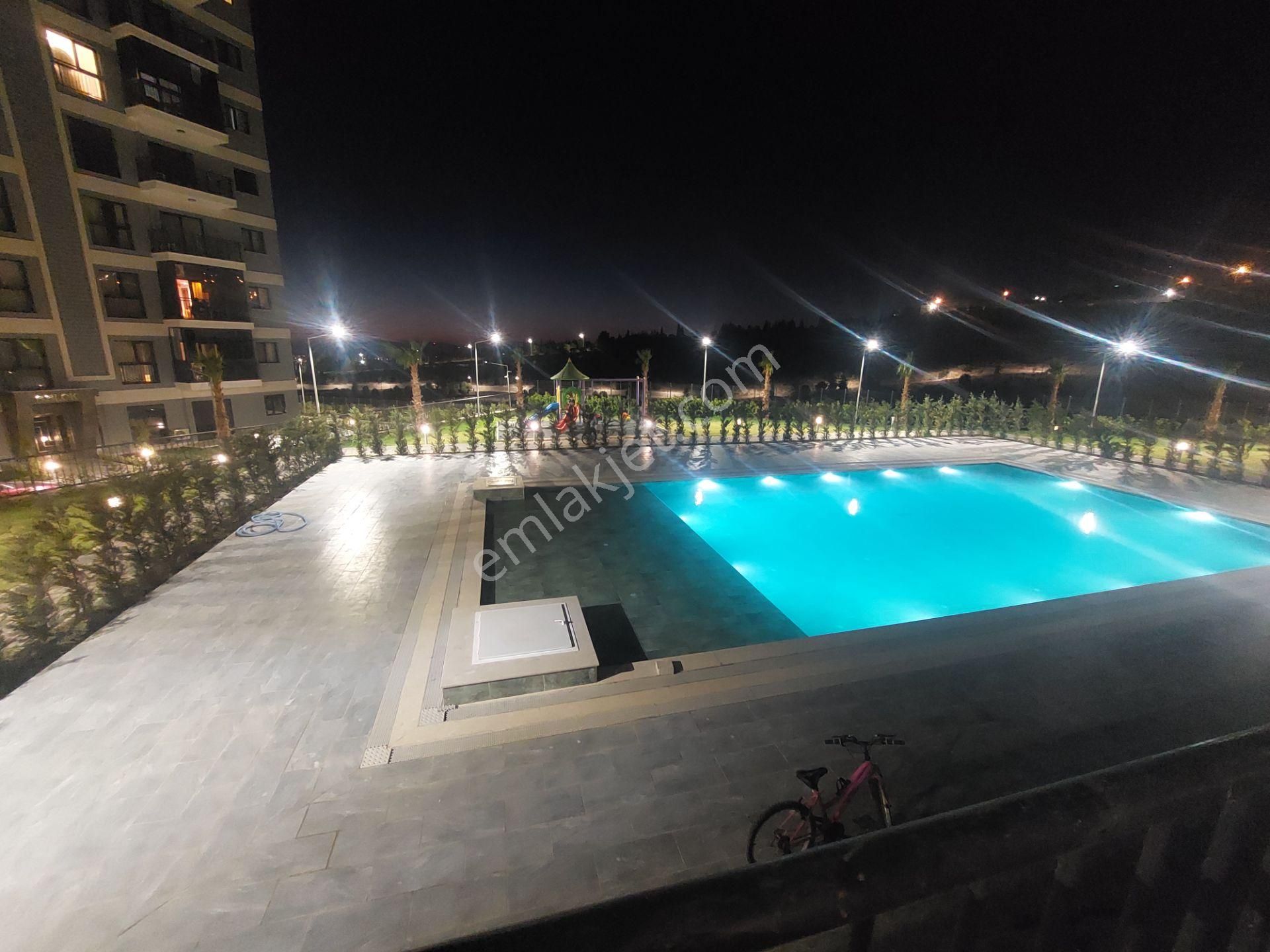 Deniz, Havuz, İzmir Manzaralı Site İçi Arakat, D.gazlı, Klimalı, K.mutfak 2+1 Daire