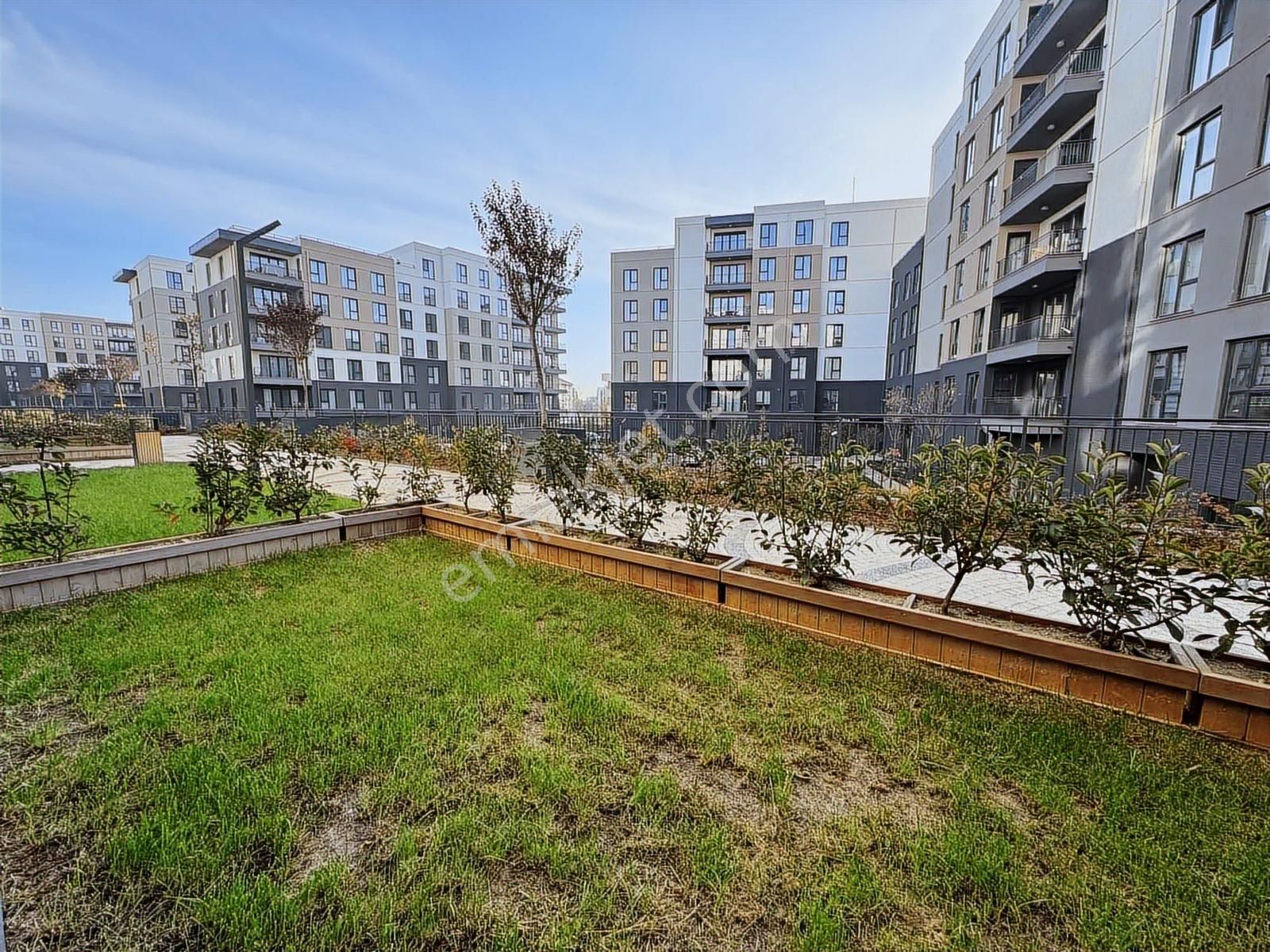 Emlak Konut'ta Satılık Bahçeli 2+1 Daire