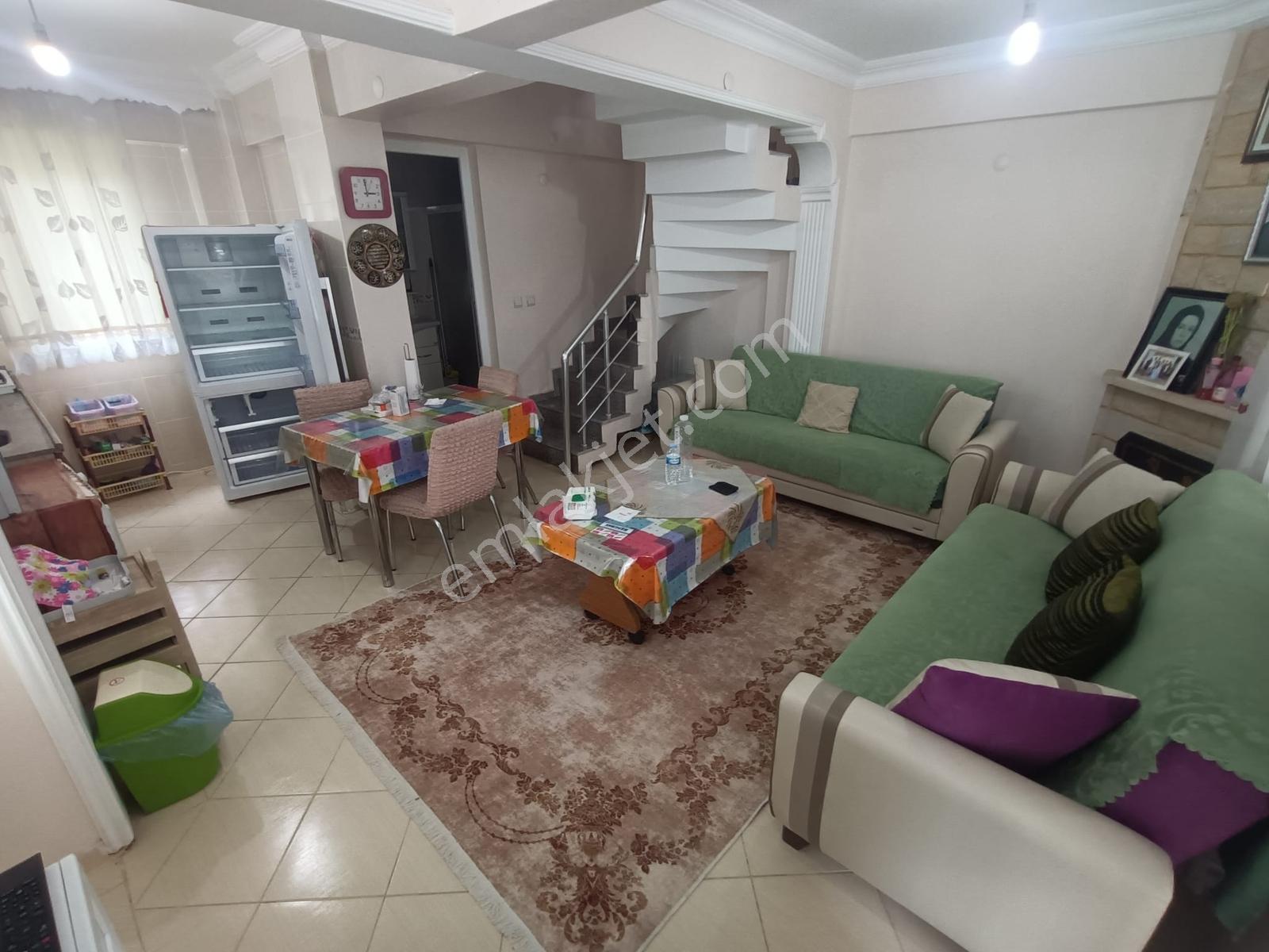 Yeniçiftlikte Bulvar Caddesinde Denize Yakın Köşe Başı 3+1 Villa - Görsel 5