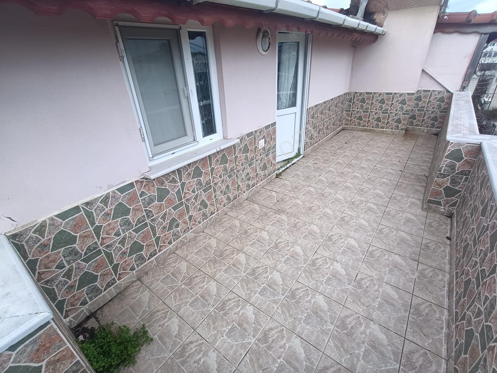 Yeniçiftlikte Bulvar Caddesinde Denize Yakın Köşe Başı 3+1 Villa - Görsel 27