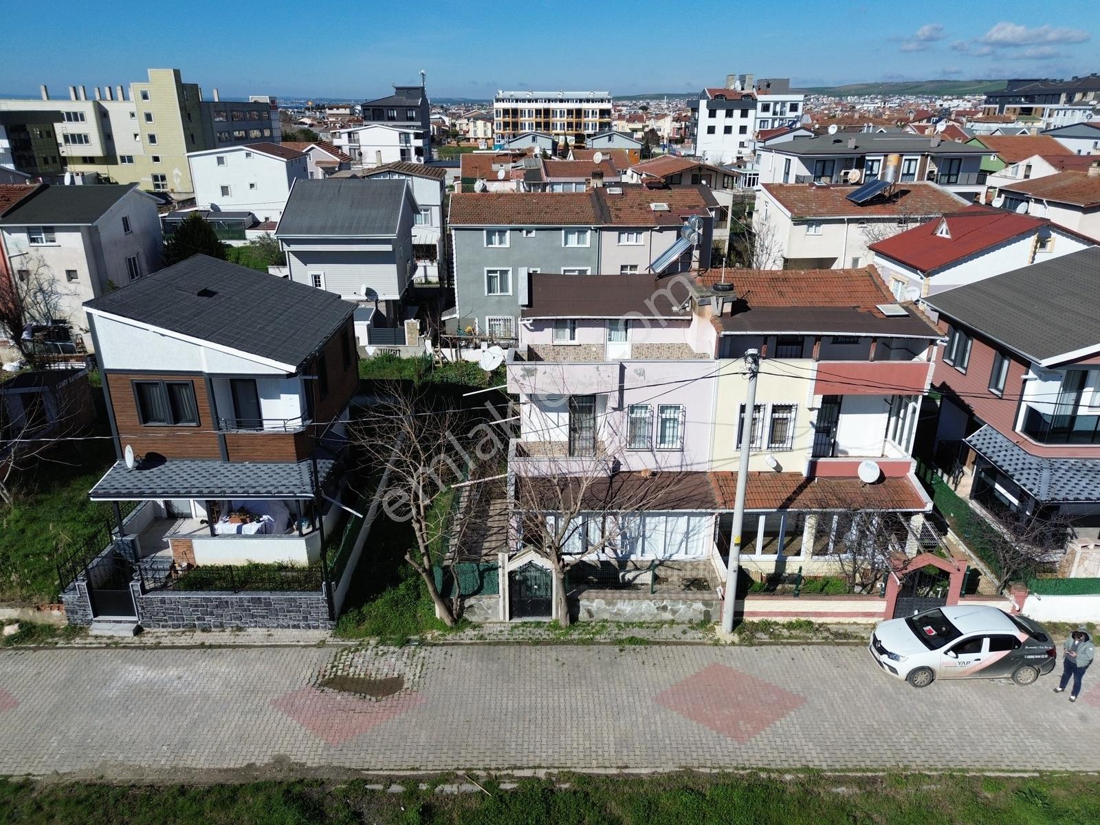 Yeniçiftlikte Bulvar Caddesinde Denize Yakın Köşe Başı 3+1 Villa - Görsel 8