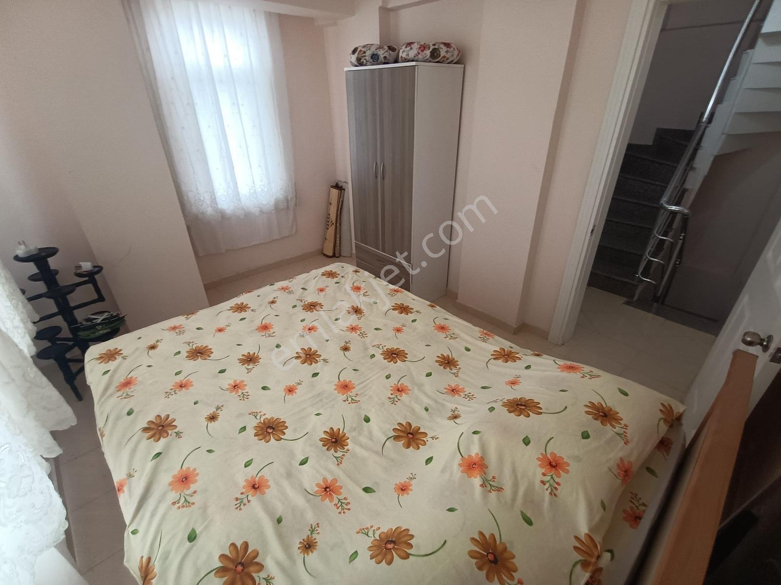 Yeniçiftlikte Bulvar Caddesinde Denize Yakın Köşe Başı 3+1 Villa - Görsel 13