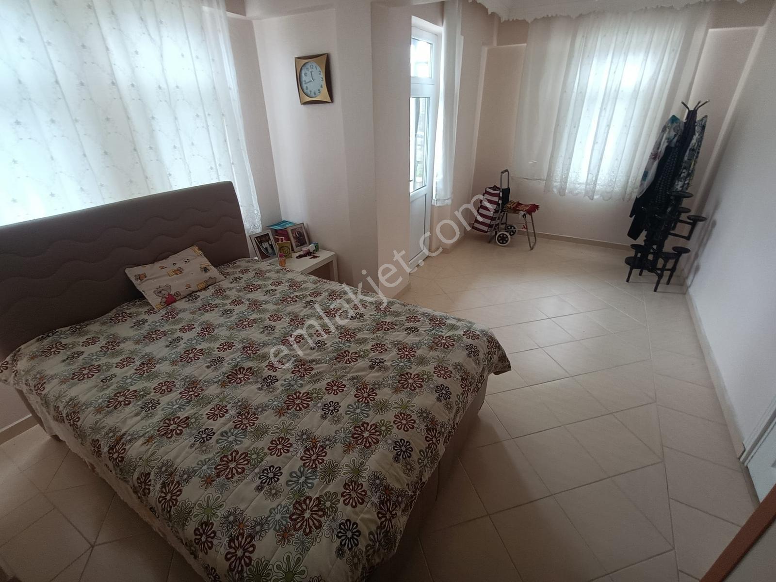 Yeniçiftlikte Bulvar Caddesinde Denize Yakın Köşe Başı 3+1 Villa - Görsel 11
