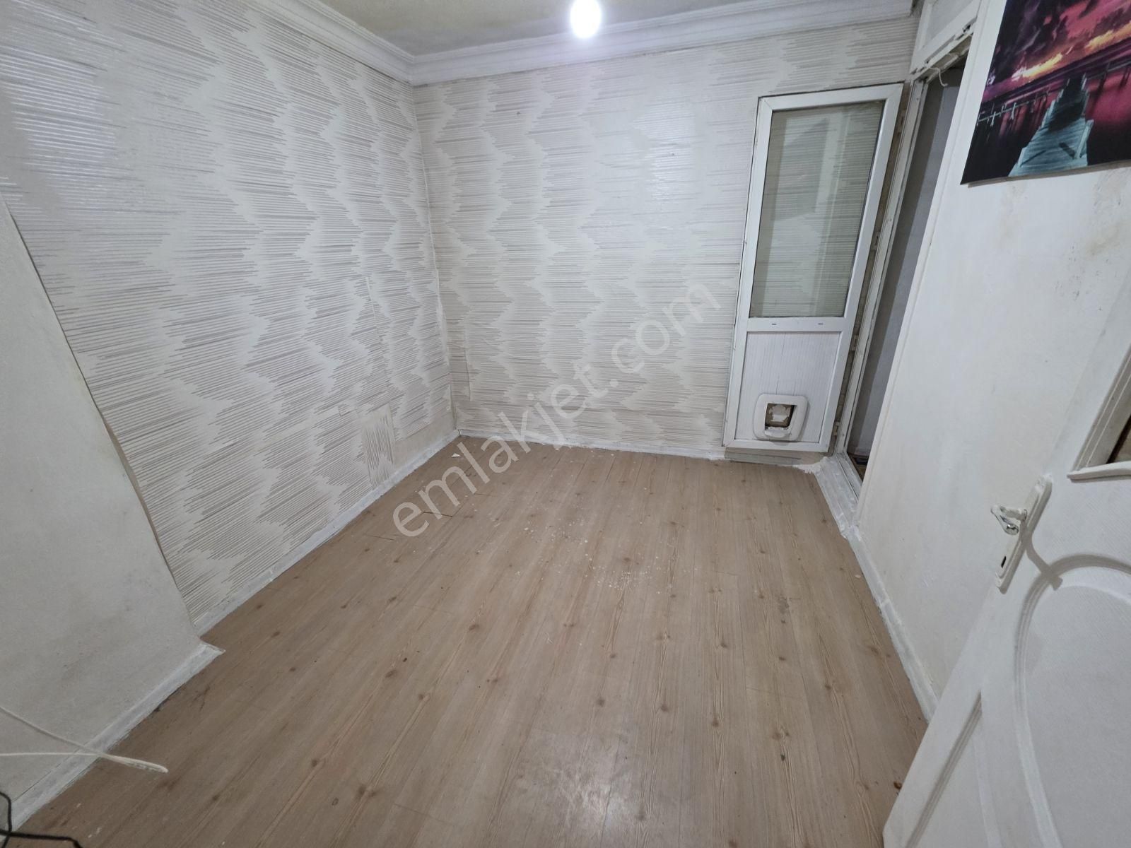 Mehmet Akifte Kiralık 1+1 Bahçe Kat - Görsel 11