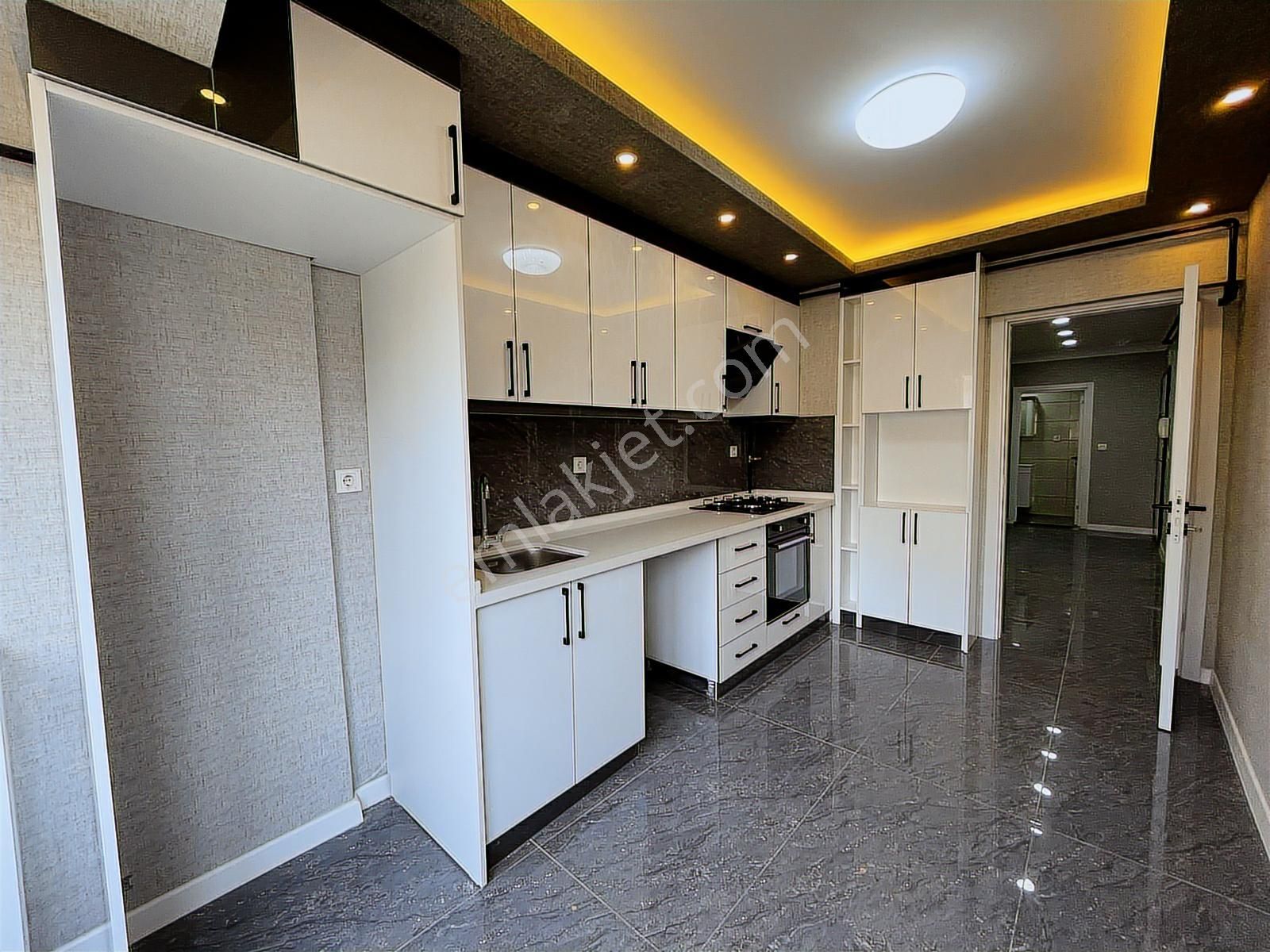 Aşağı Eğlence'de 3+1 Bağımsız Full Yapılı Ebeveyn Banyolu Güney - Görsel 4