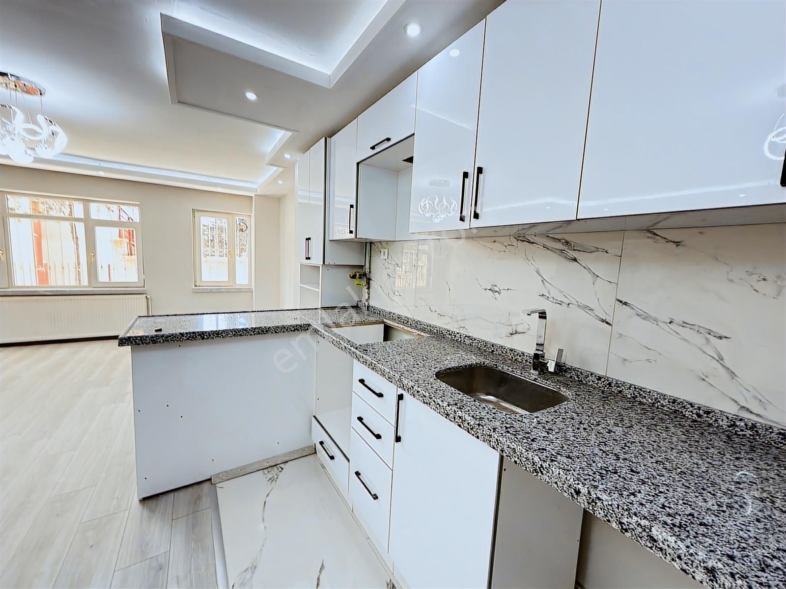 Dr. Tevfik Sağlam Cad. Yakını 2+1 Amerikan Mutfak Loft Yapılı - Görsel 4