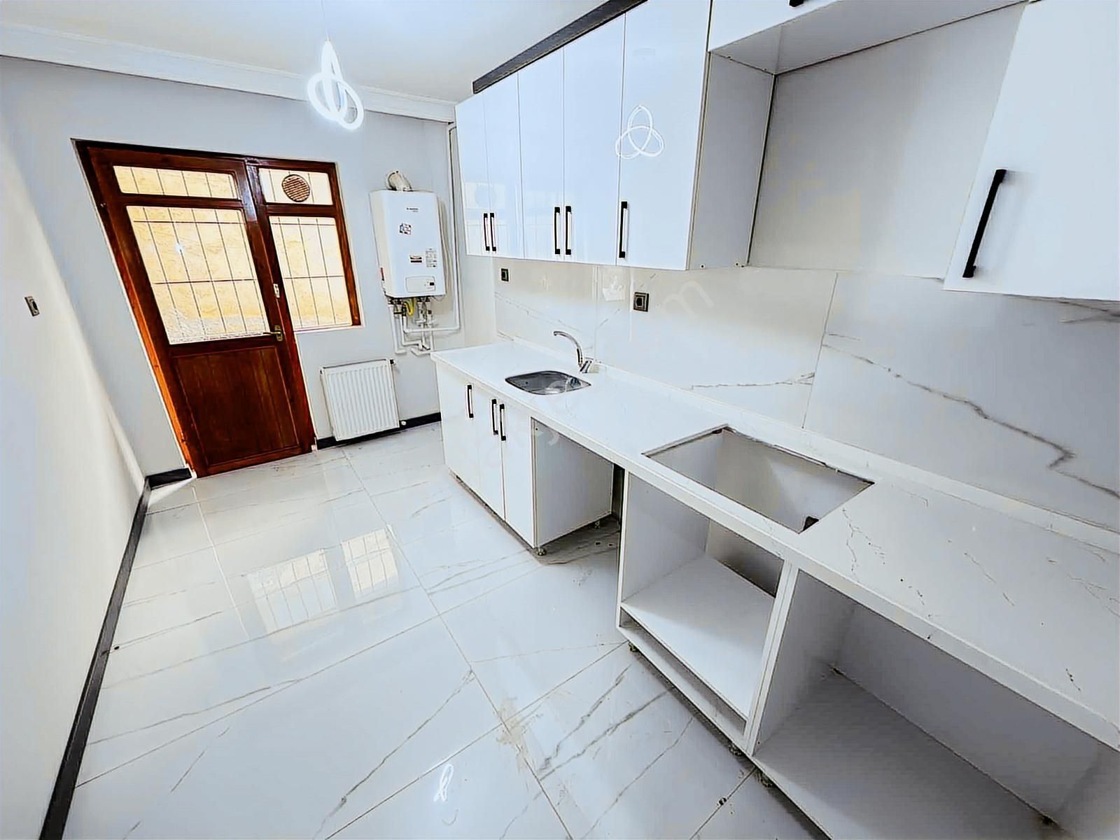 Vadi Park Yakını Yüksek Giriş 3+1 Bağımsız Full Yapılı Balkonlu.