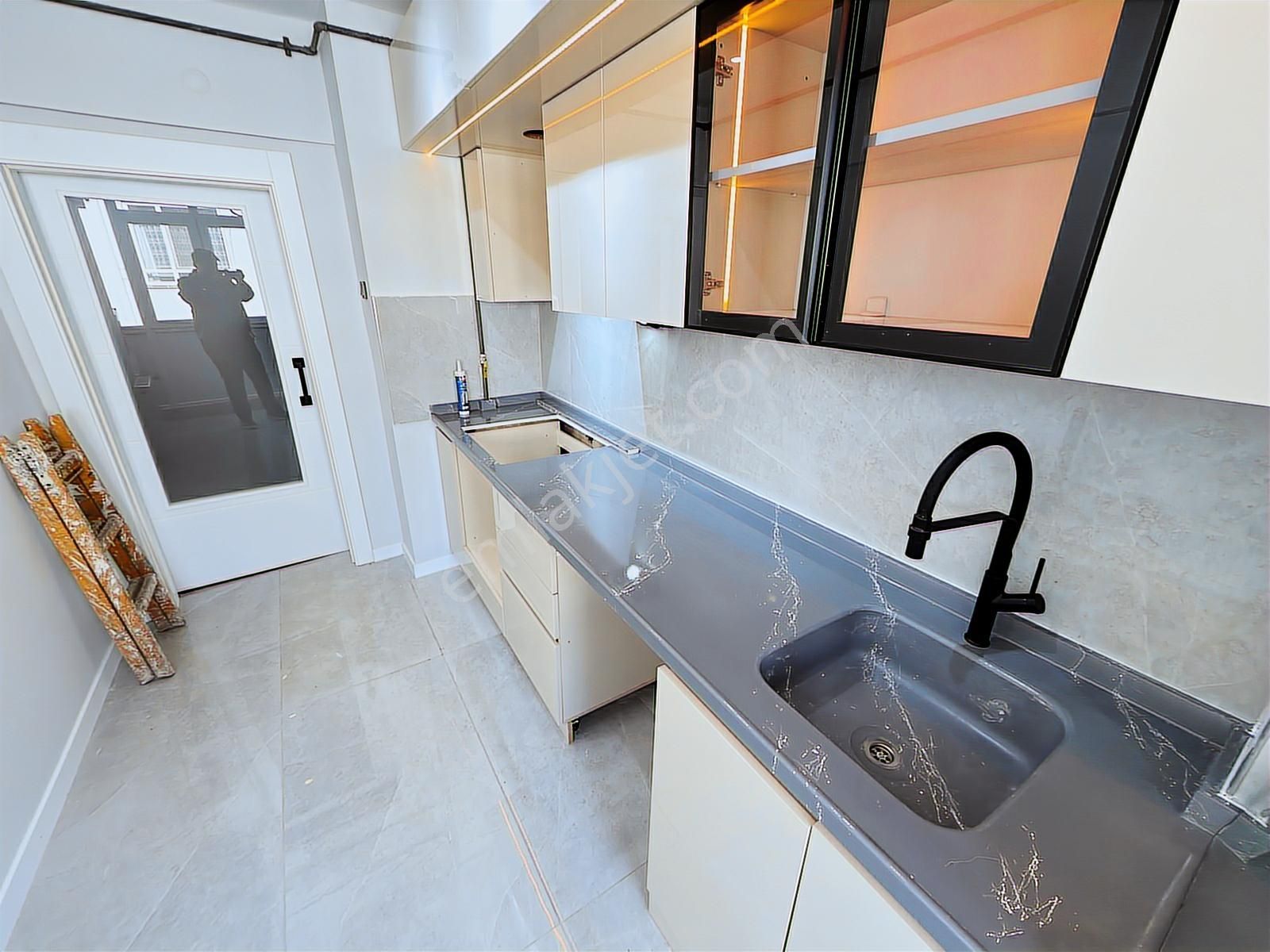 Oğulbey'den Aşağı Eğlence'de 2.kat Ön Güney Cepe 2+1 Lüks Yapılı - Görsel 13