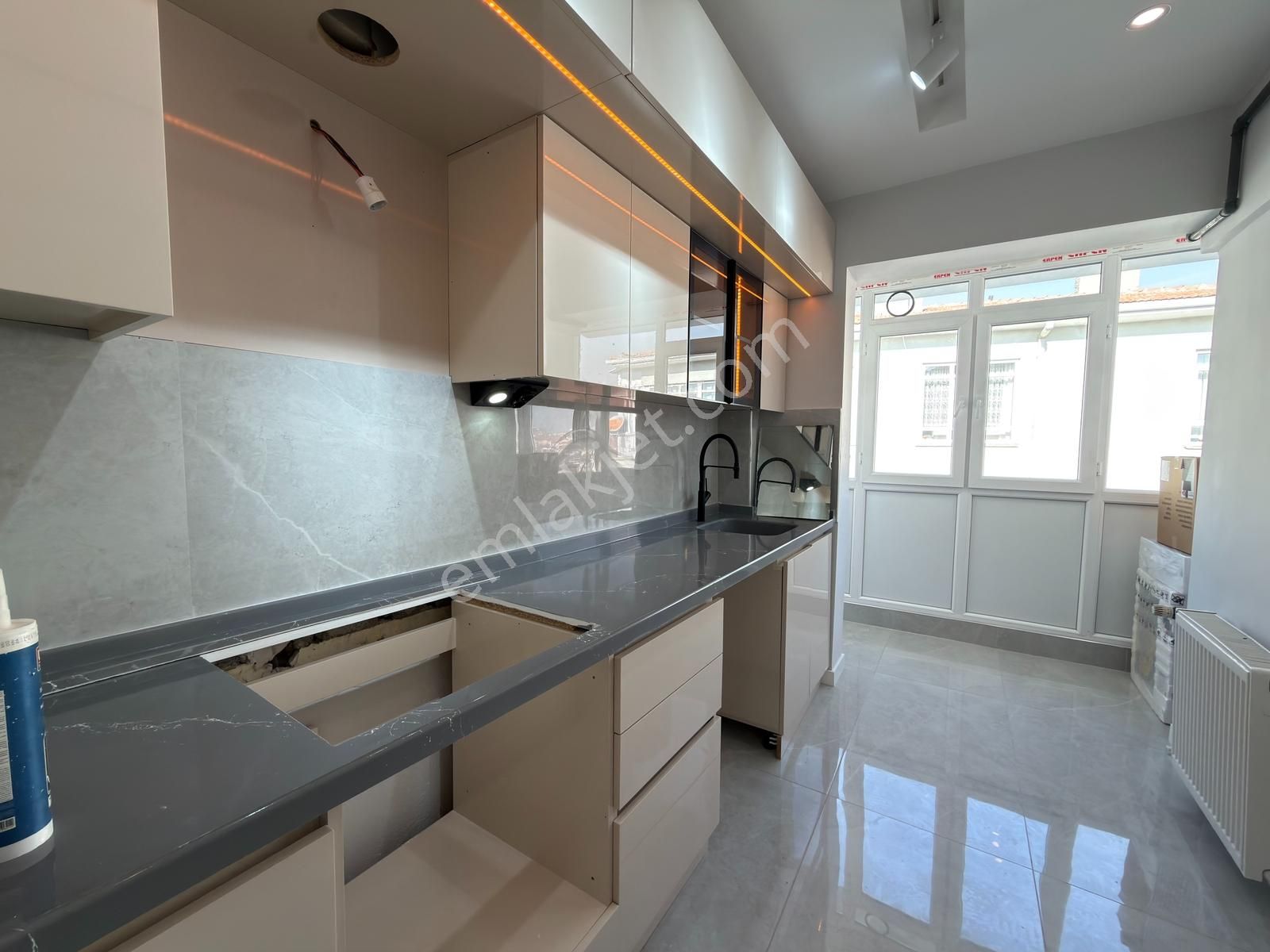 Oğulbey'den Aşağı Eğlence'de 2.kat Ön Güney Cepe 2+1 Lüks Yapılı - Görsel 18