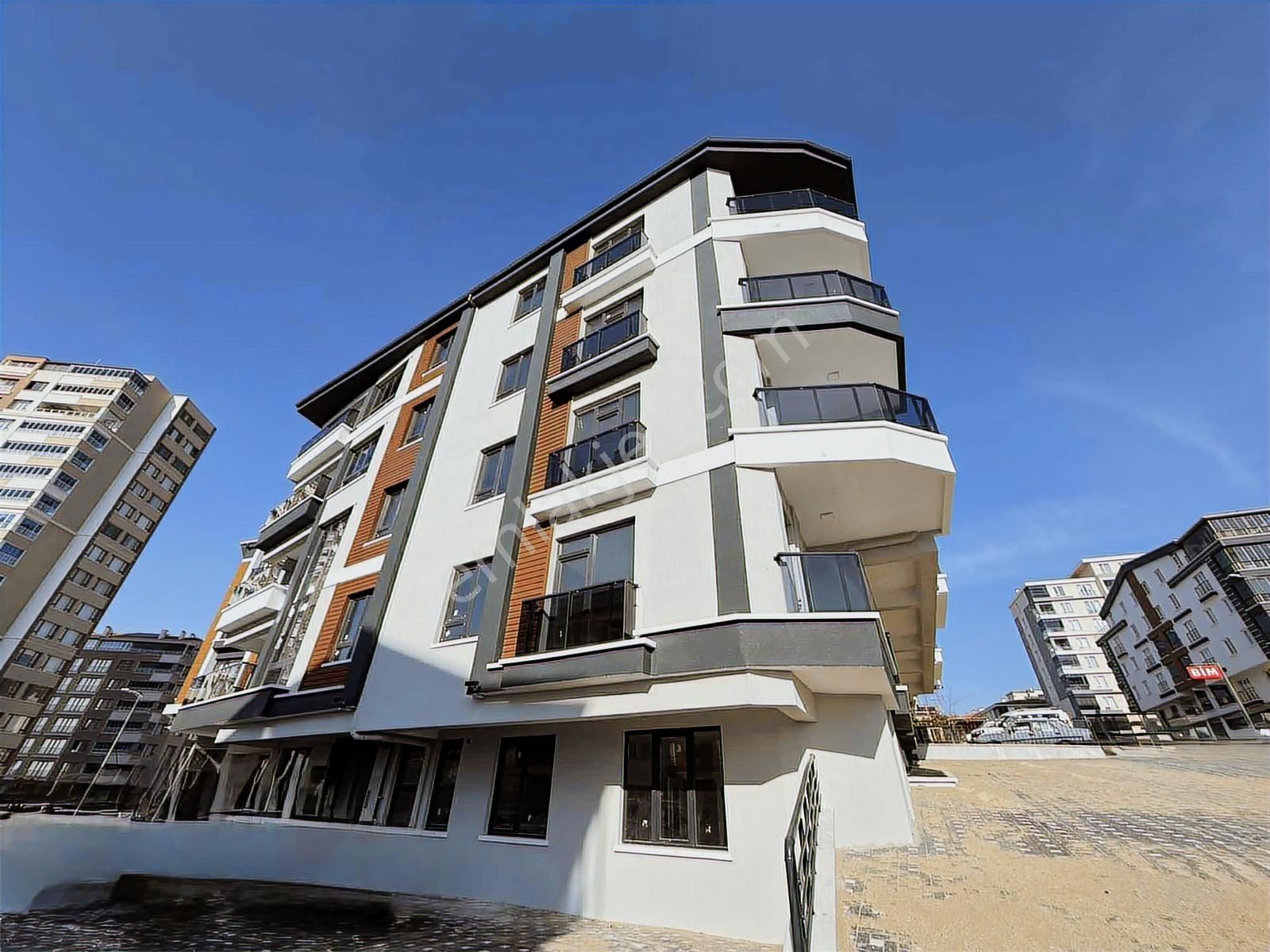 Mehtap Cad Yakını 0 Bina 135m² 3+1 1.kat Ön Güney C. Ebeveyn By.