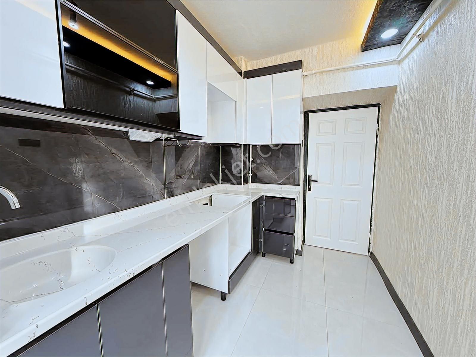 Oğulbey'den Yunur Emre Cad Paraleli 1.kat 2+1 Ful Yapılı Güney C - Görsel 17