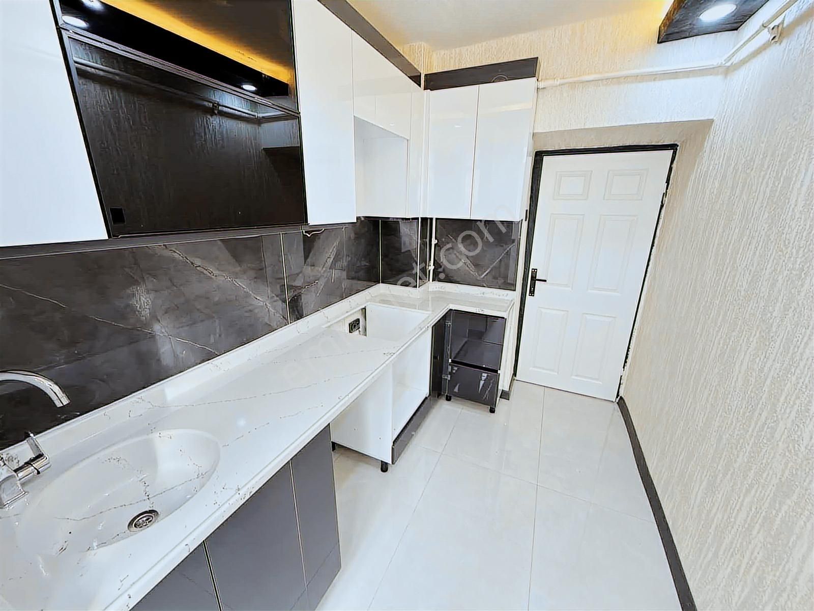 Oğulbey'den Yunur Emre Cad Paraleli 1.kat 2+1 Ful Yapılı Güney C - Görsel 6