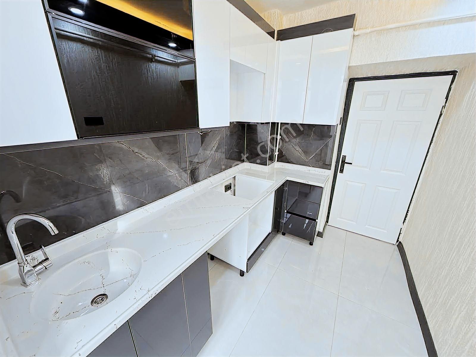 Oğulbey'den Yunur Emre Cad Paraleli 1.kat 2+1 Ful Yapılı Güney C - Görsel 4