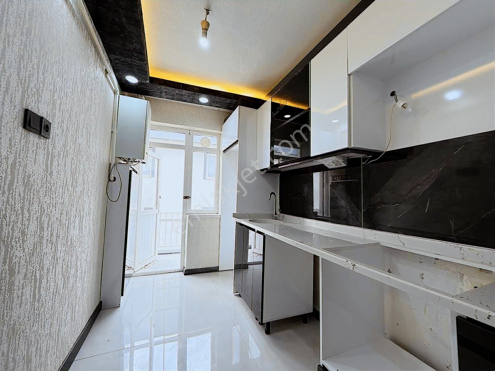 Oğulbey'den Yunur Emre Cad Paraleli 1.kat 2+1 Ful Yapılı Güney C - Görsel 5