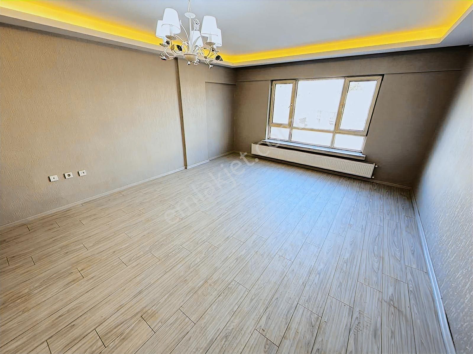 Etlik'de 3.kat Konumunda Manzaralı 3+1 Bağımsız Ful Yapılı 125m² - Görsel 19