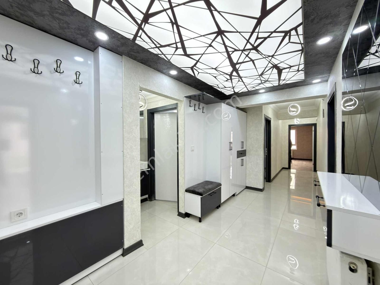 Gazeller Cad. Üstün'de 3+1 Bağımsız Asansörlü 145m² Full Yapılı