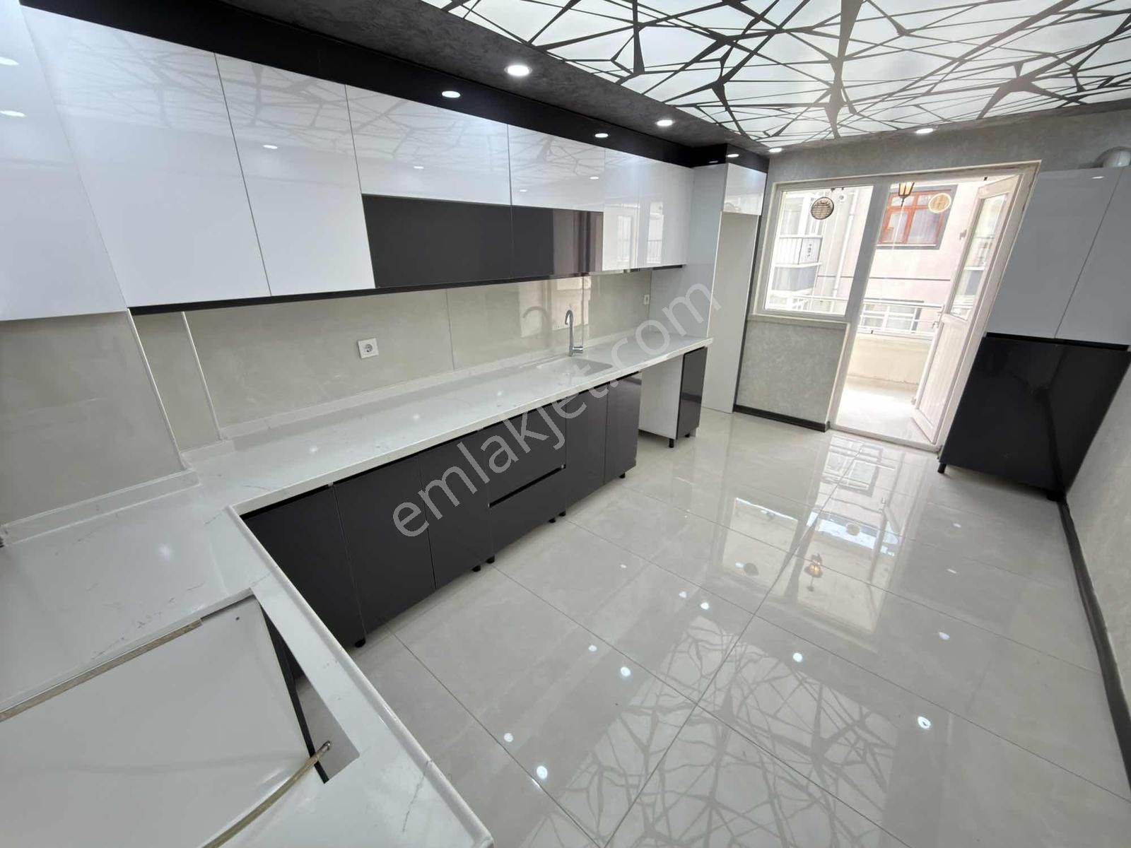 Gazeller Cad. Üstün'de 3+1 Bağımsız Asansörlü 145m² Full Yapılı - Görsel 2