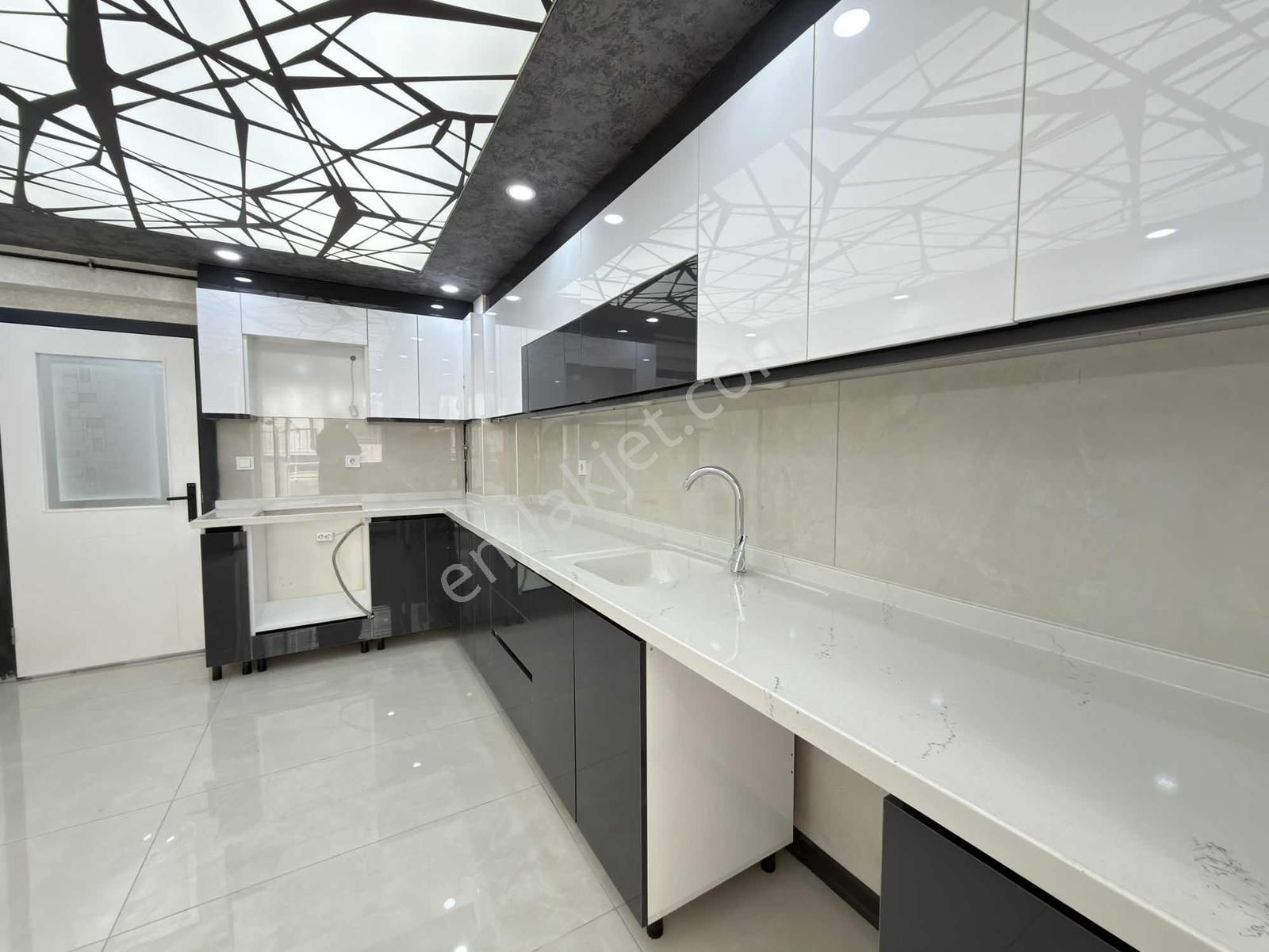 Gazeller Cad. Üstün'de 3+1 Bağımsız Asansörlü 145m² Full Yapılı - Görsel 11