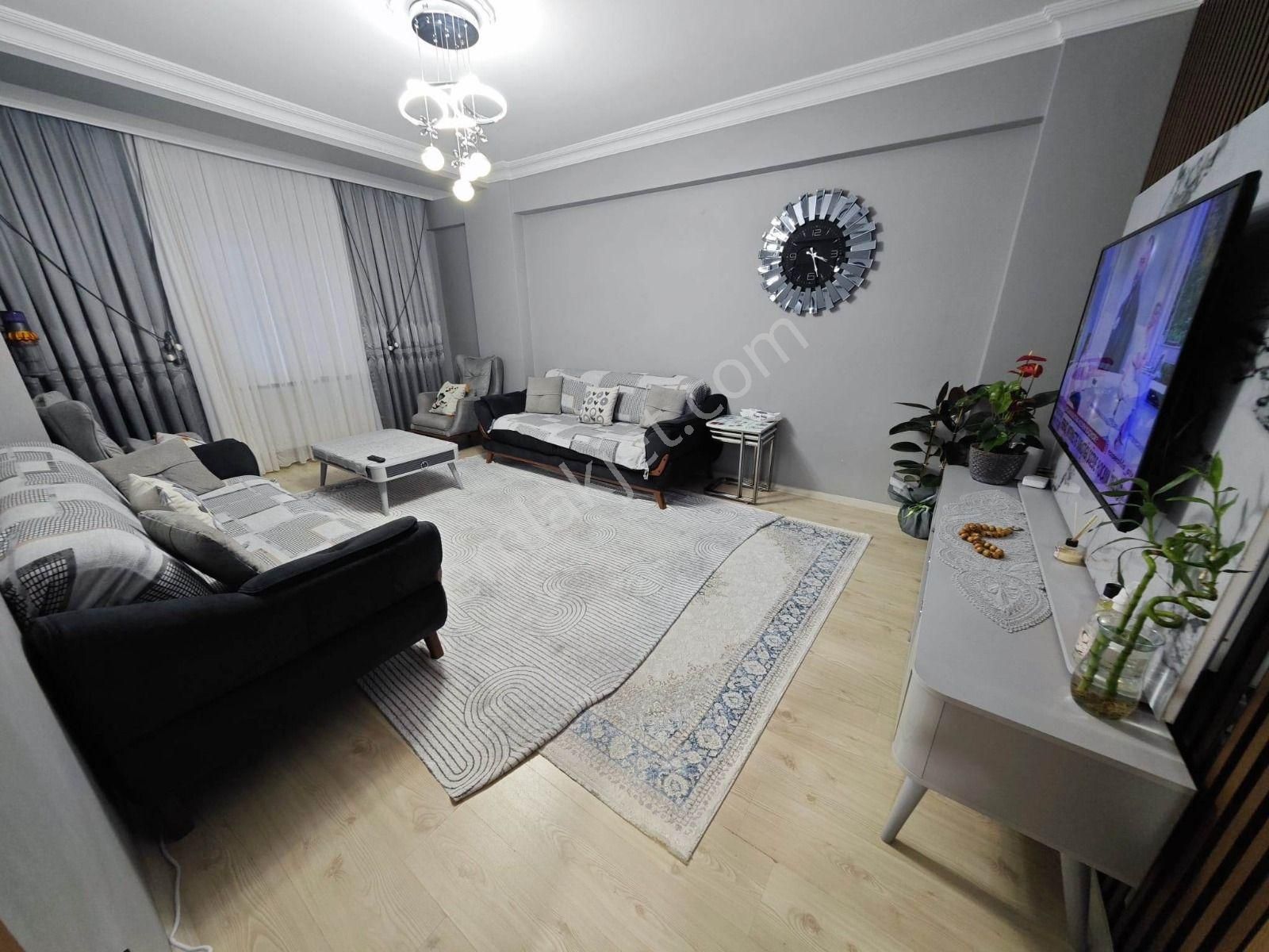 Yenibosna Pazar Pazarında 5+1 Krediye Uygun Ferah Dublex