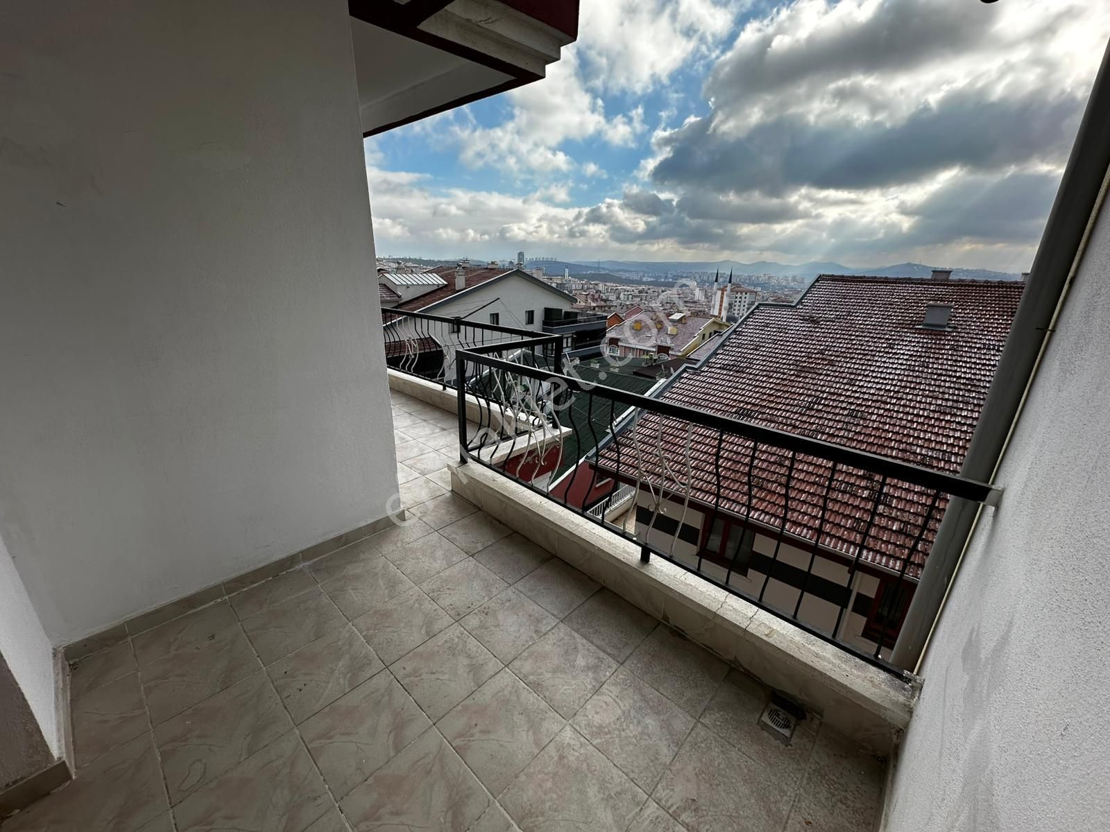 Osmangazi Cadde Üzeri Ara Katta Asansörlü Manzaralı Geniş M2 3+1 - Görsel 2