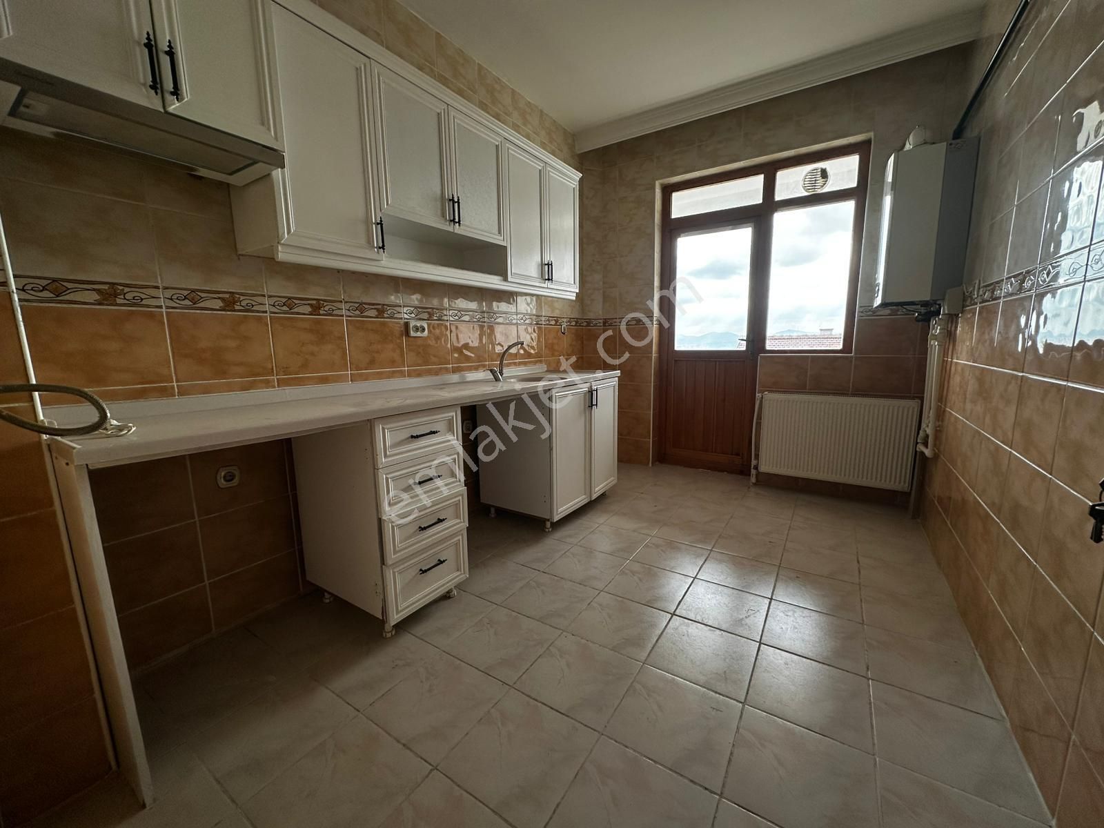 Osmangazi Cadde Üzeri Ara Katta Asansörlü Manzaralı Geniş M2 3+1 - Görsel 8